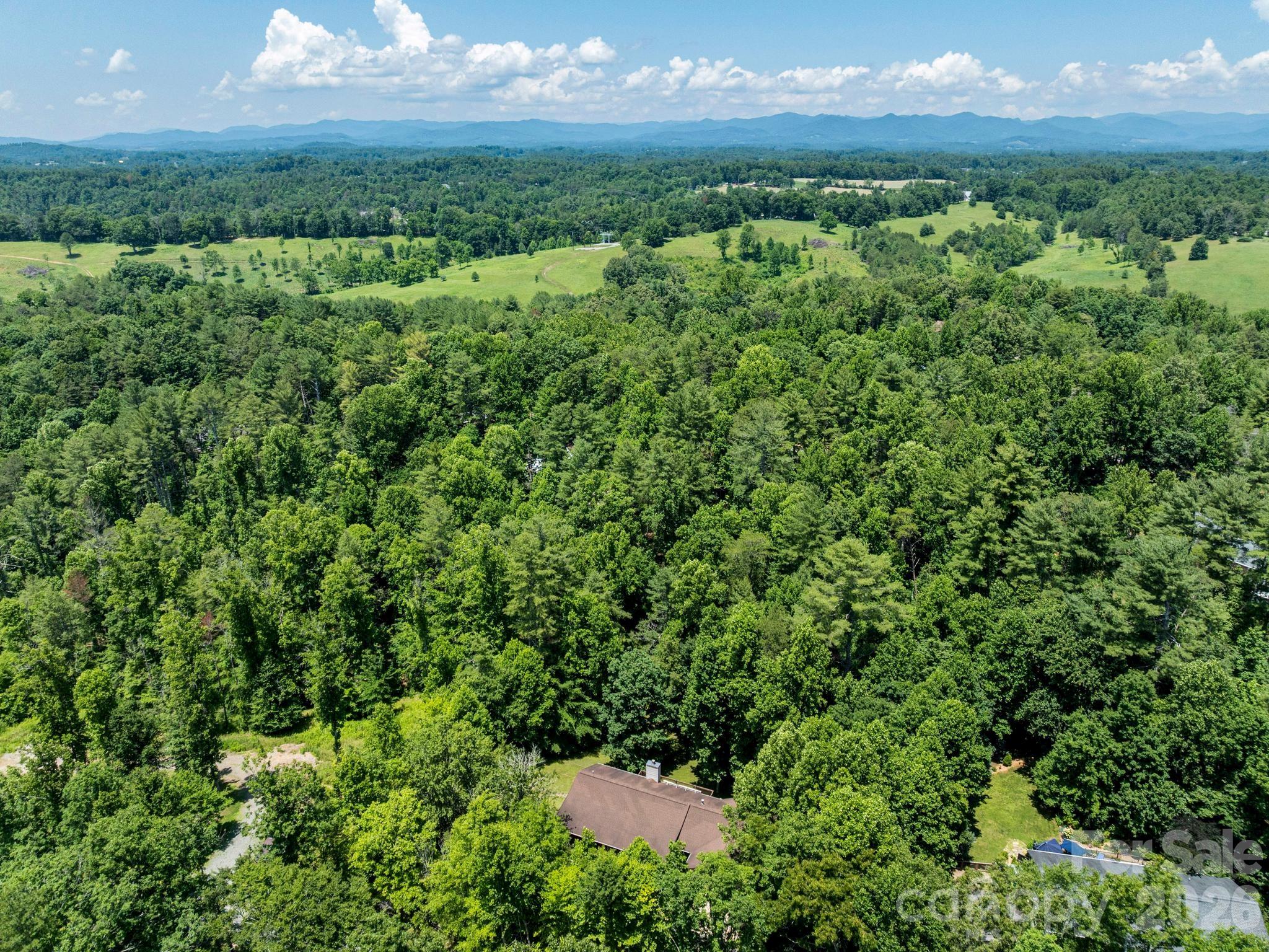 11 Robin Lane — Weaverville