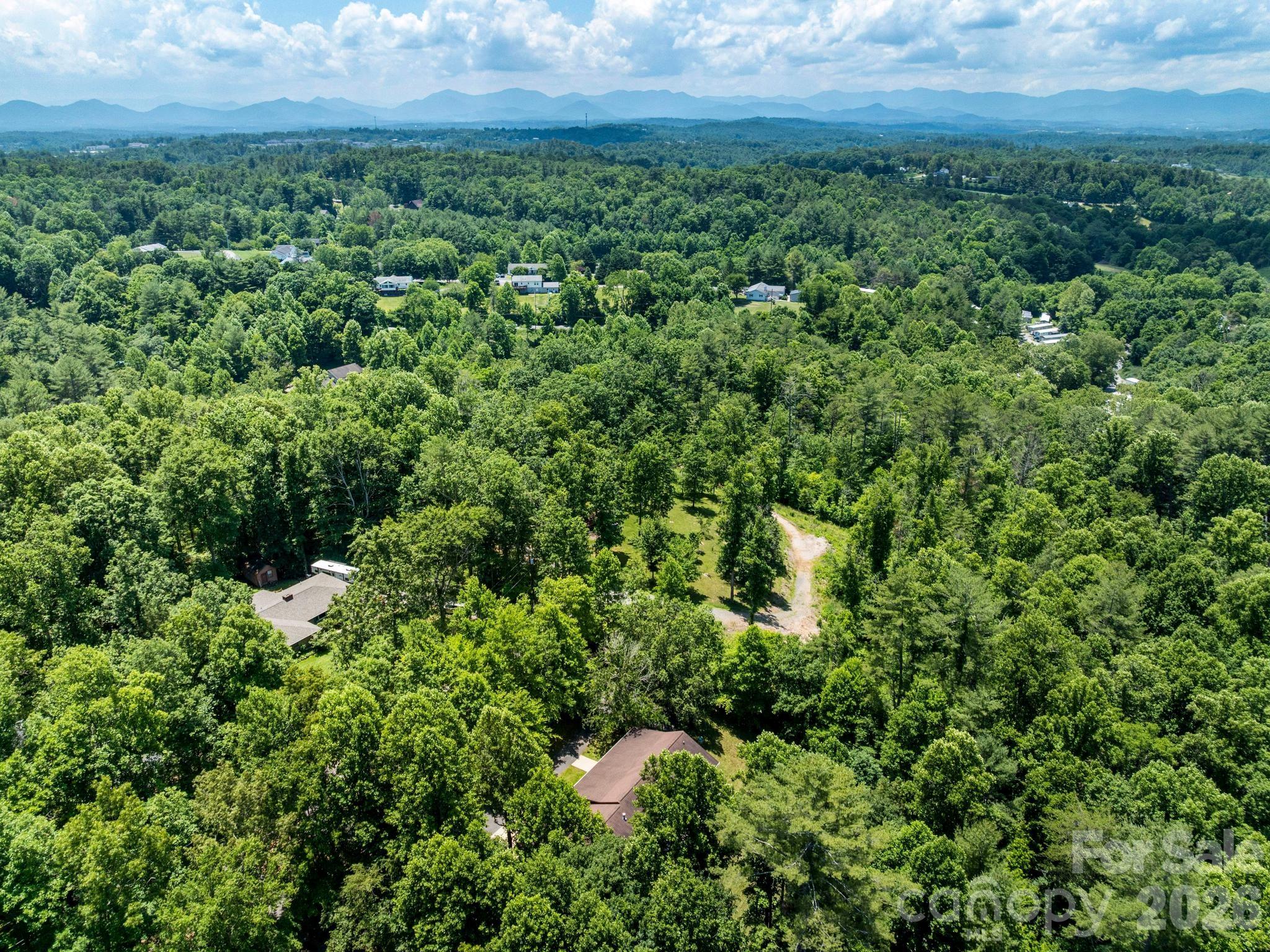 11 Robin Lane — Weaverville