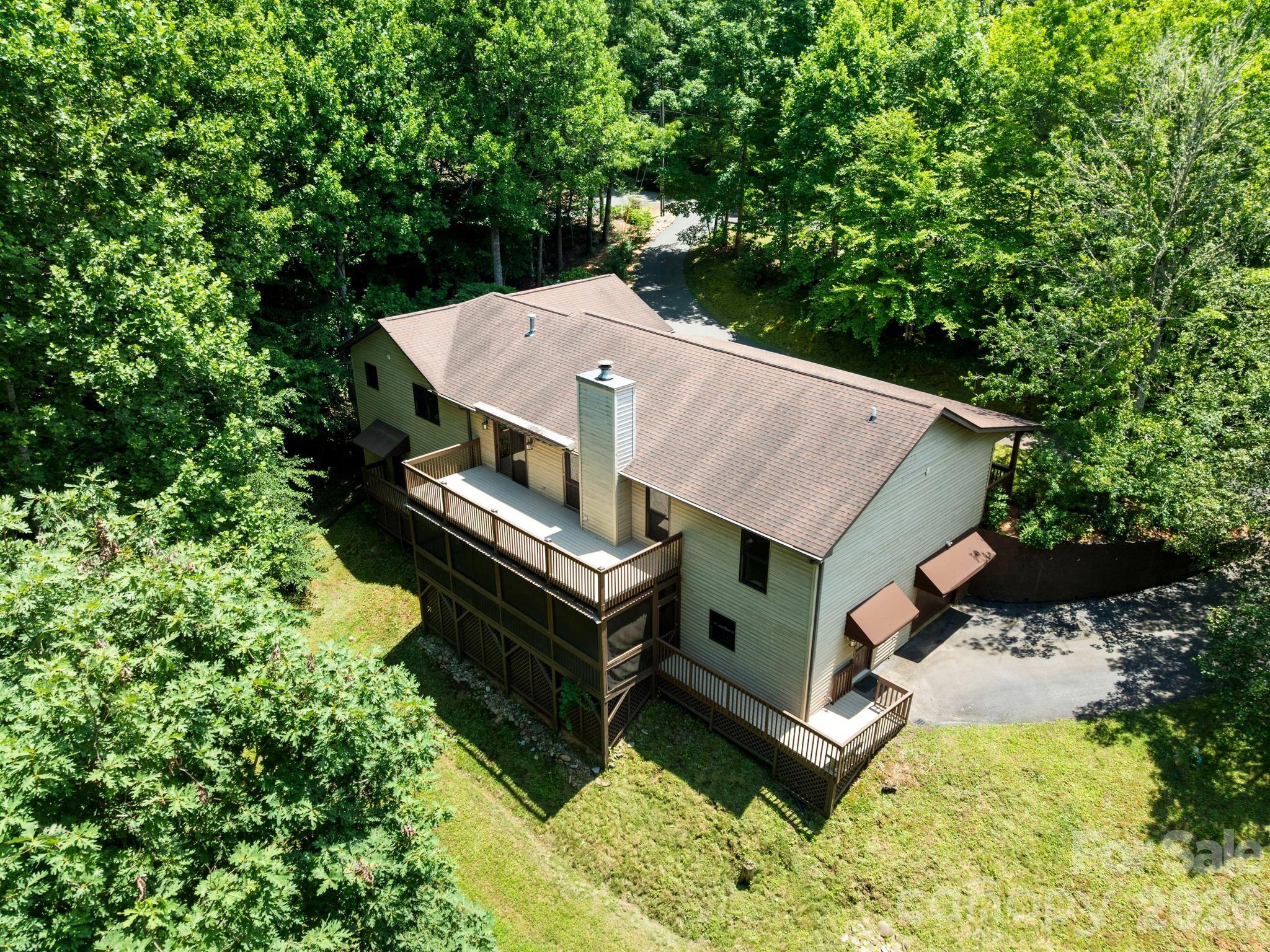 11 Robin Lane — Weaverville