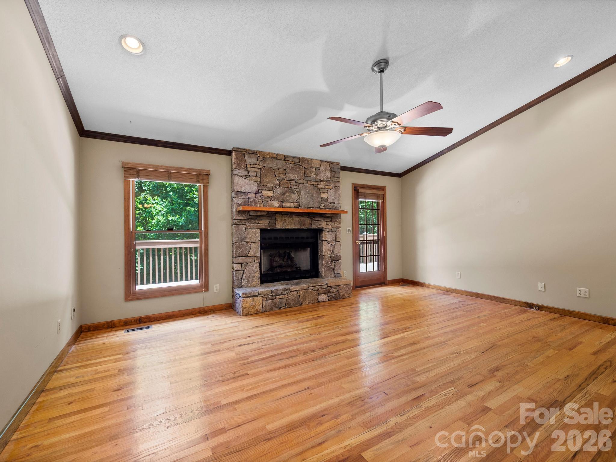 11 Robin Lane — Weaverville