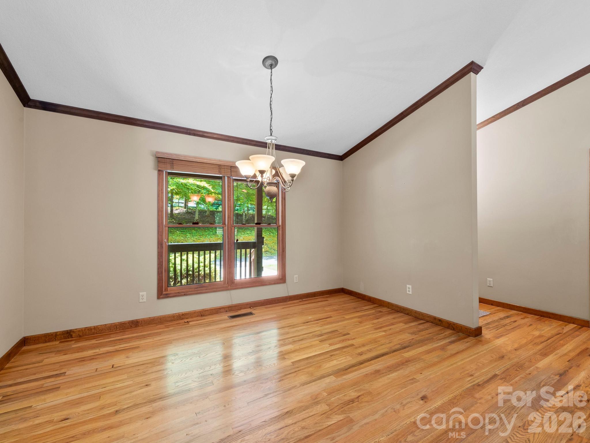 11 Robin Lane — Weaverville