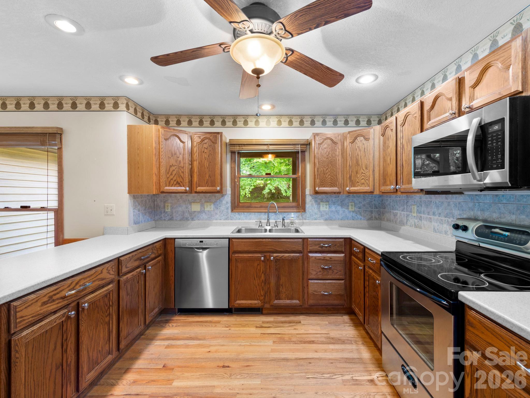11 Robin Lane — Weaverville