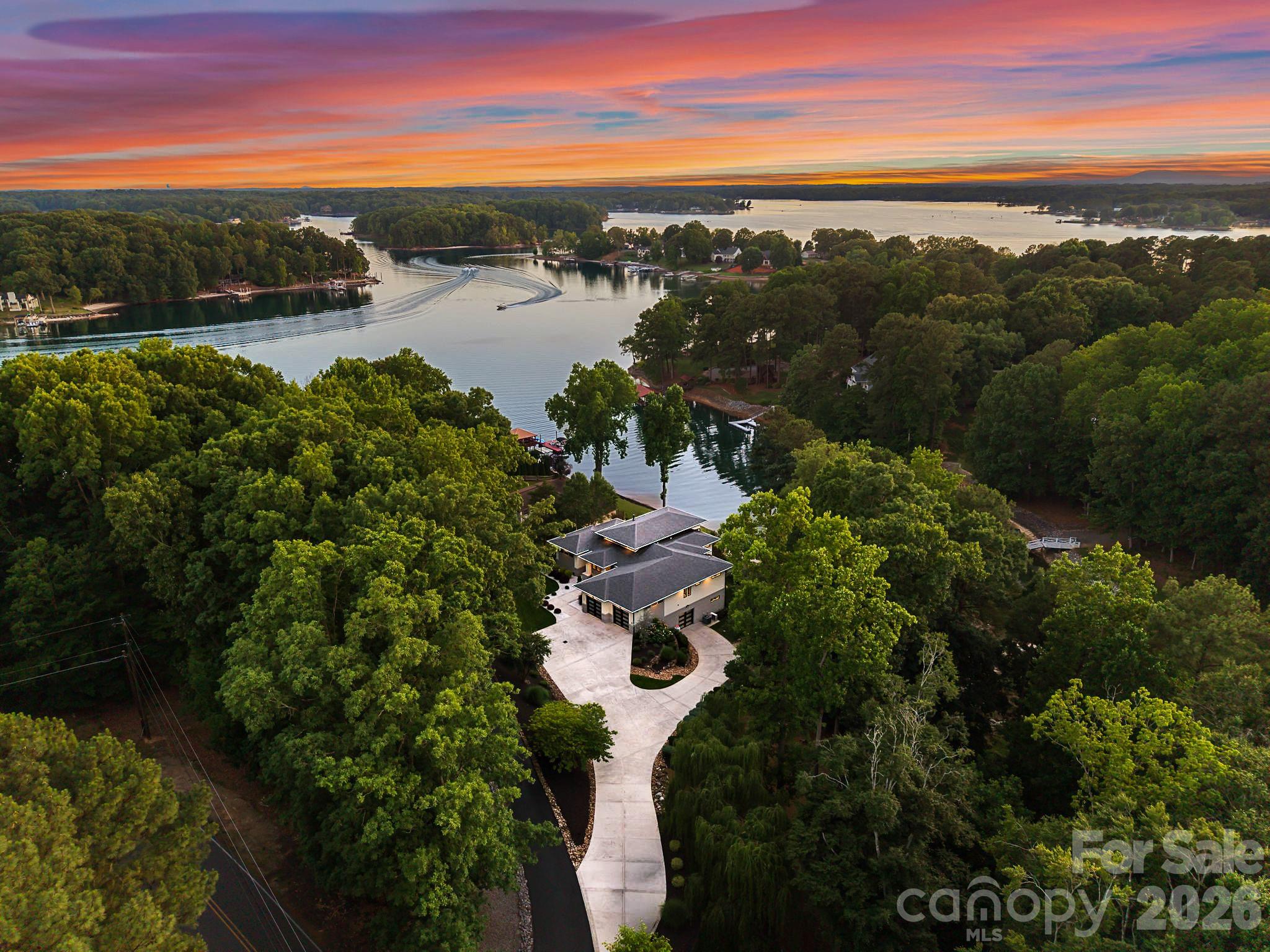 106 Norcross Lane — Mooresville