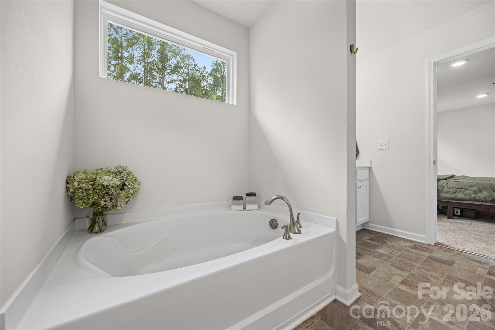 2225 Sussex Road — York