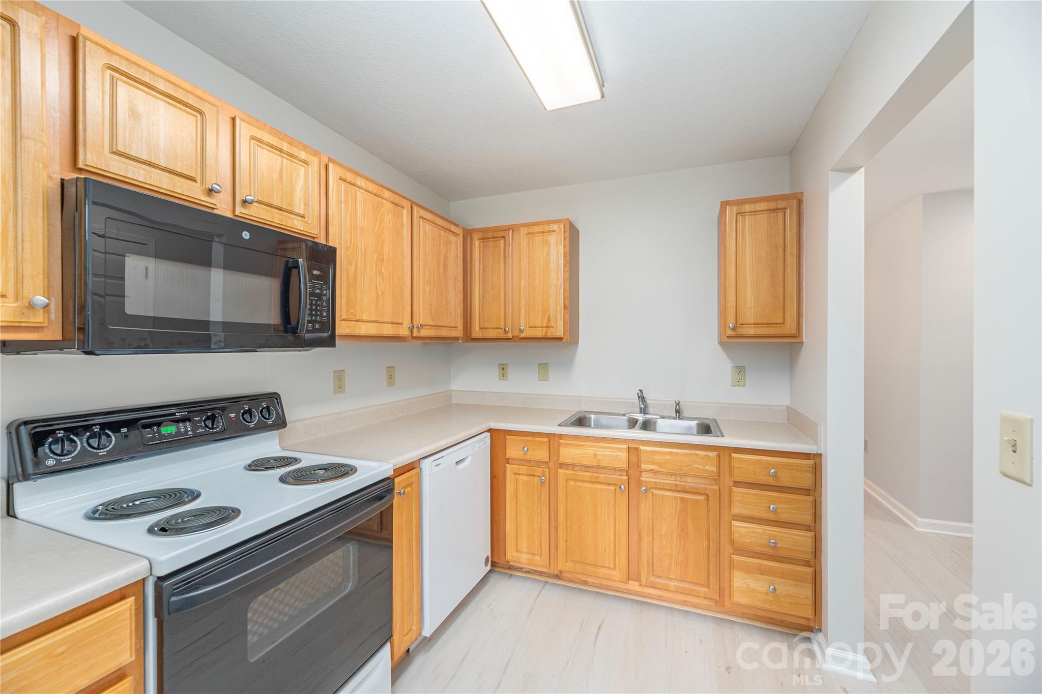 409 Carlyle Way — Asheville
