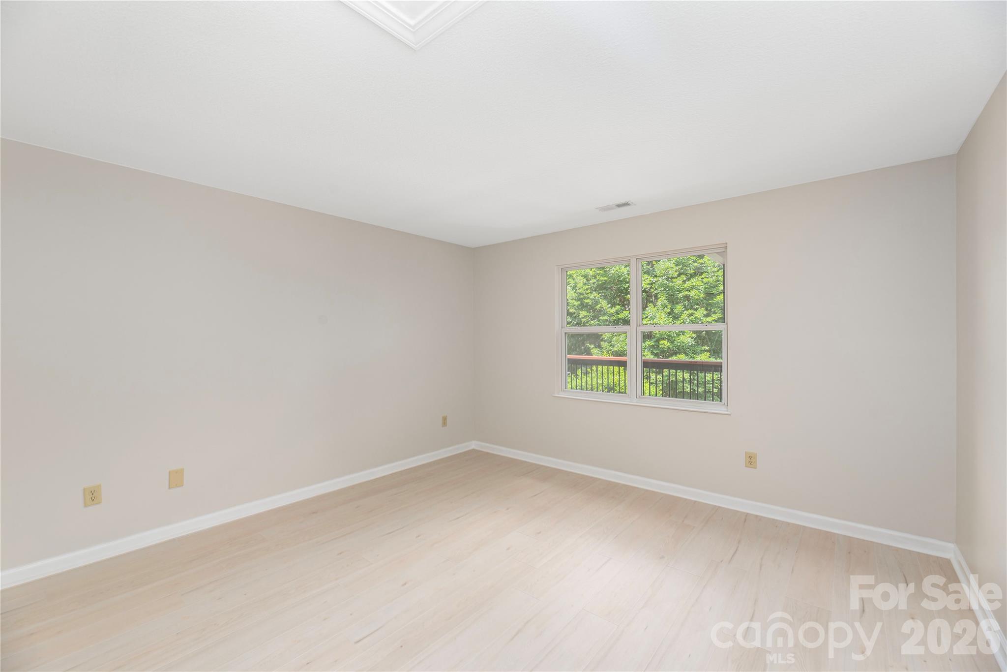 409 Carlyle Way — Asheville