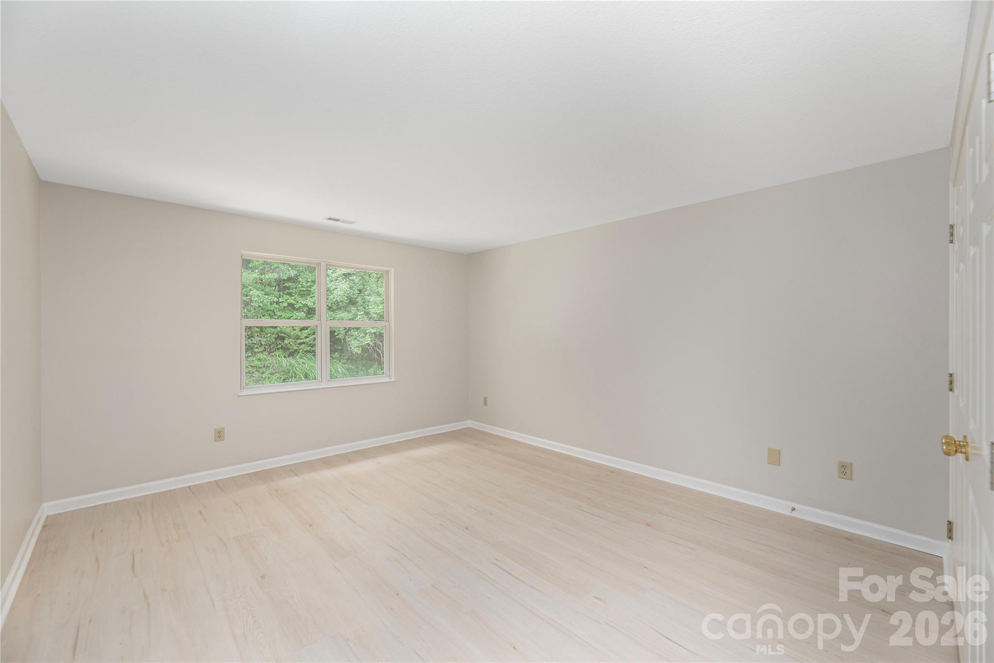 409 Carlyle Way — Asheville