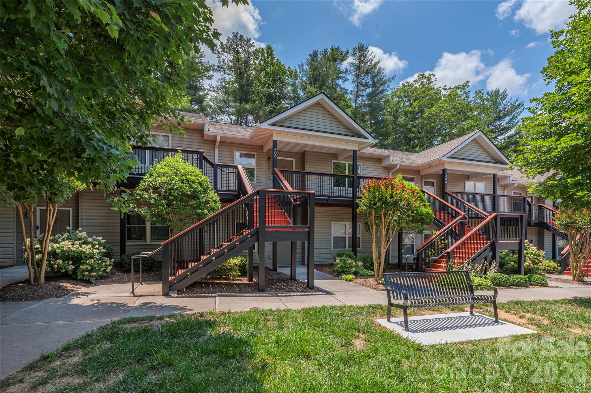 409 Carlyle Way — Asheville