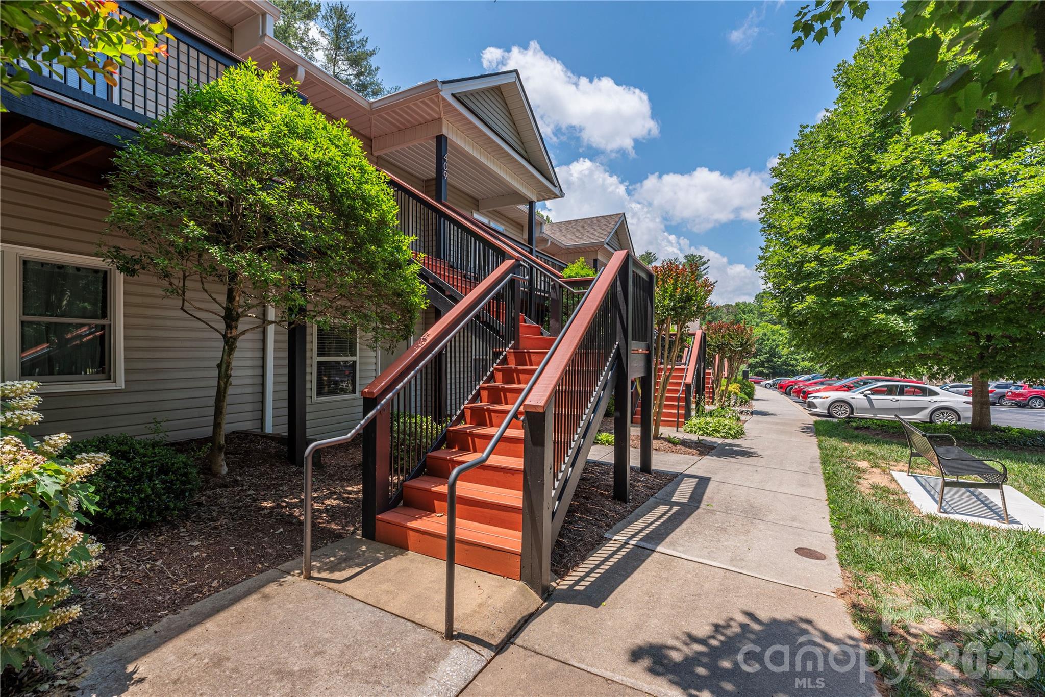 409 Carlyle Way — Asheville