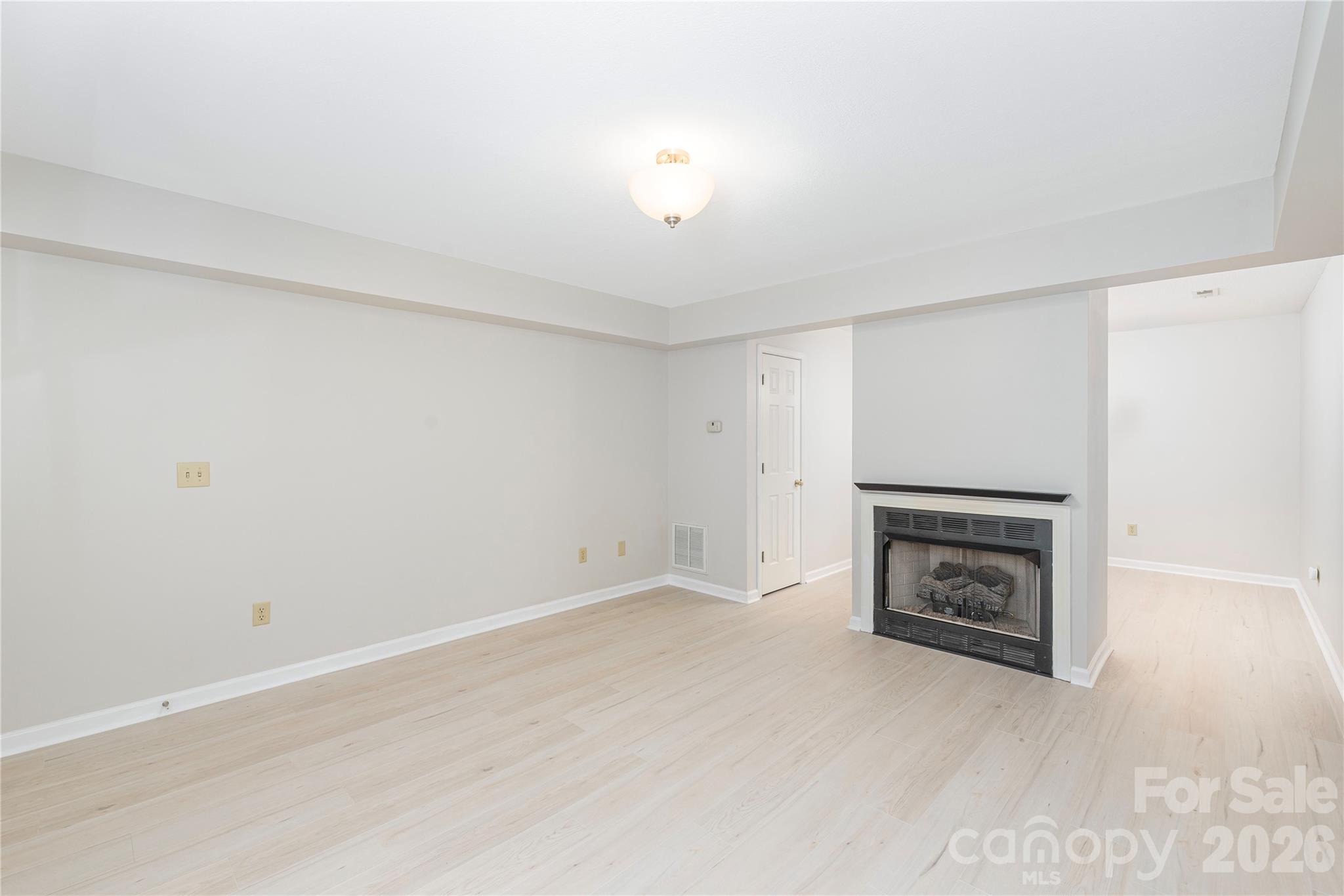 409 Carlyle Way — Asheville