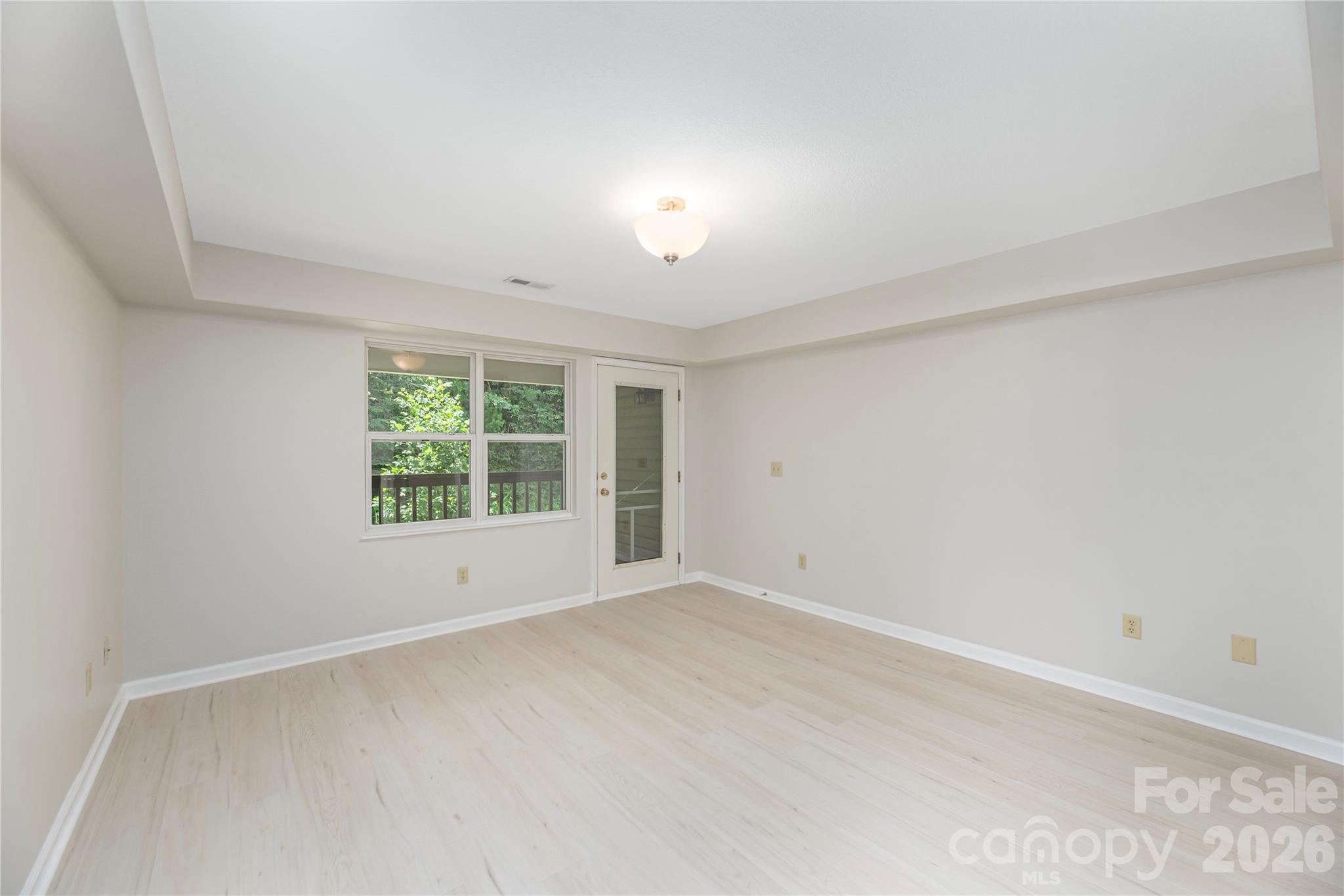409 Carlyle Way — Asheville