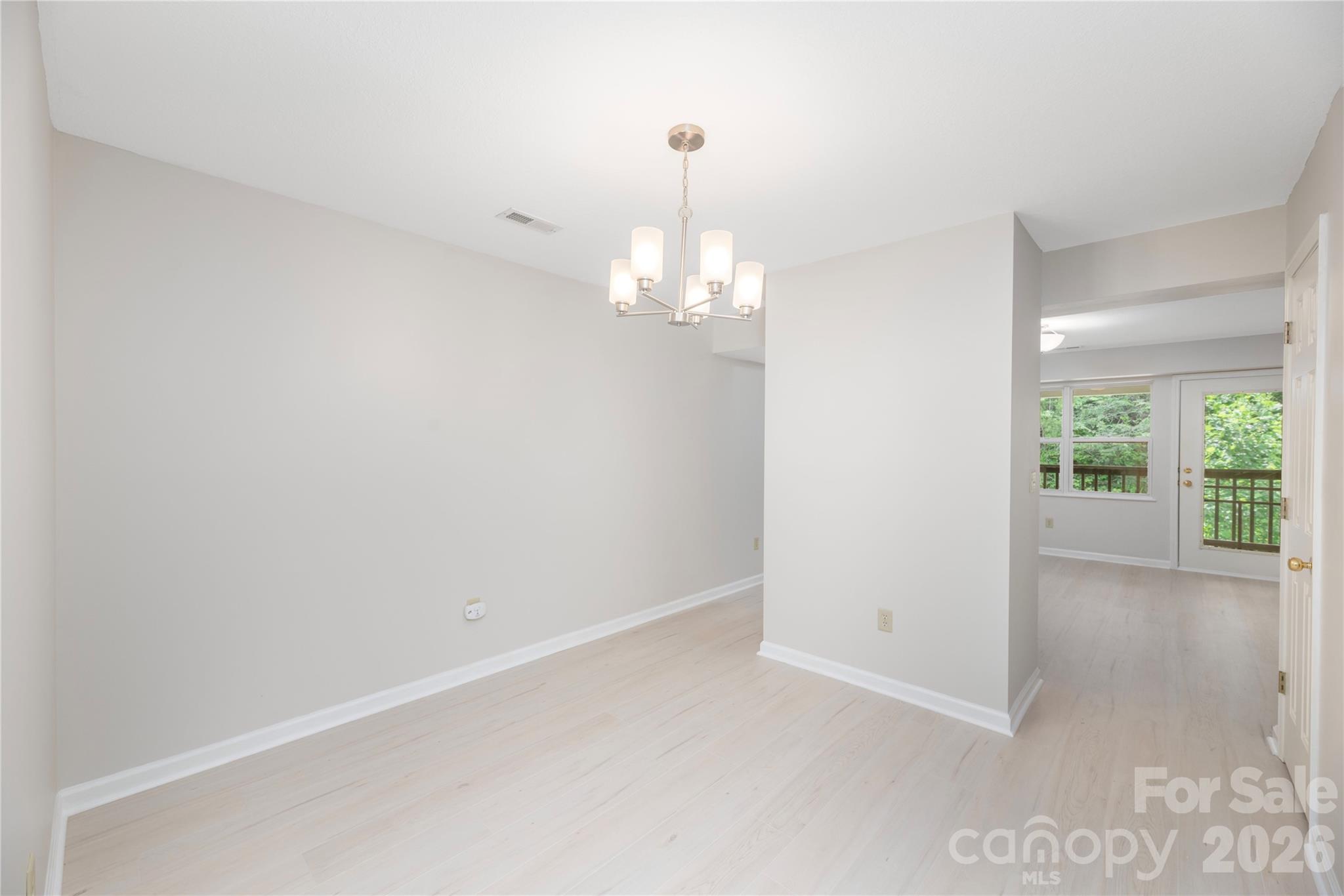 409 Carlyle Way — Asheville