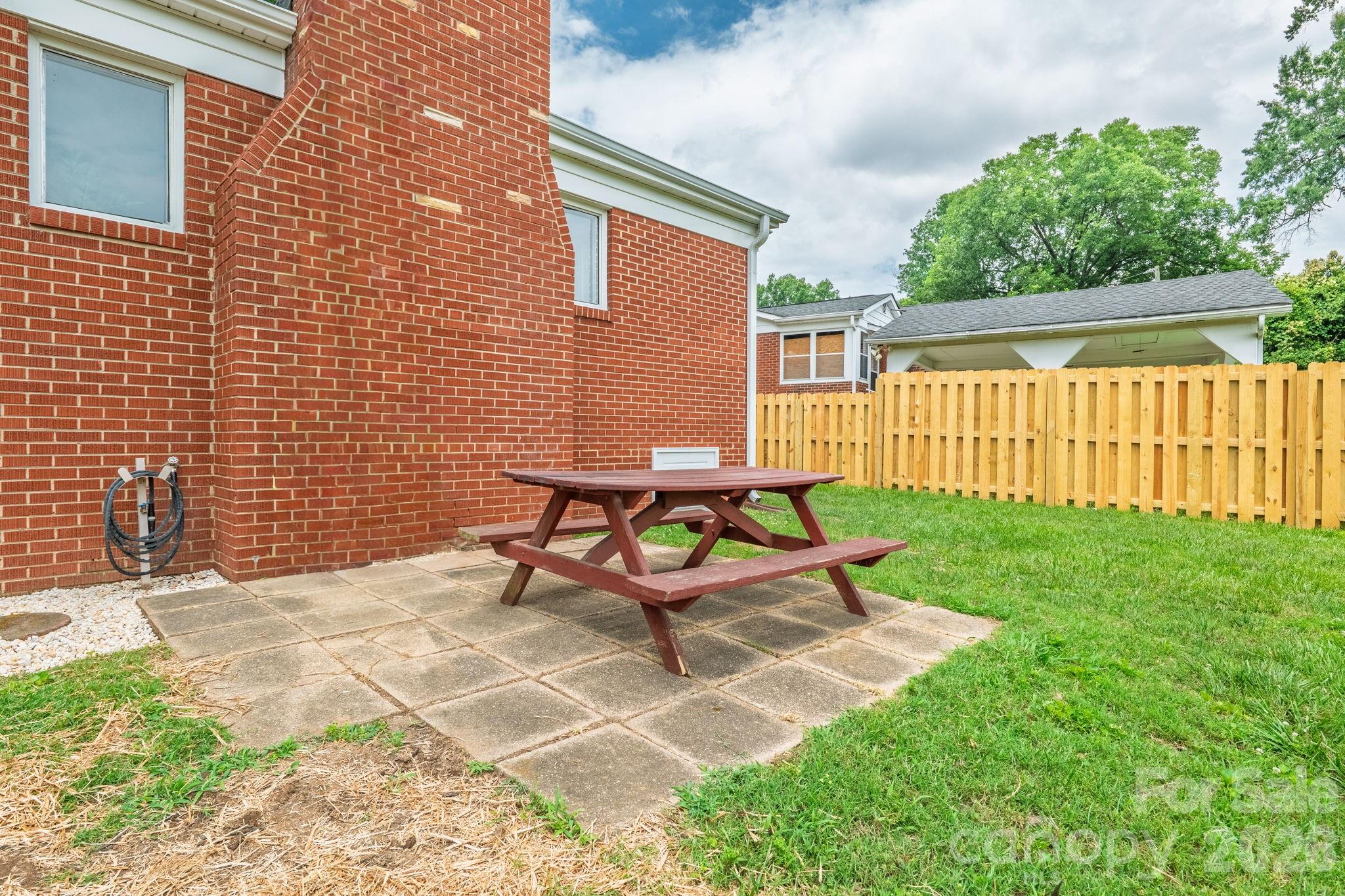 1434 Waddell Street — Charlotte