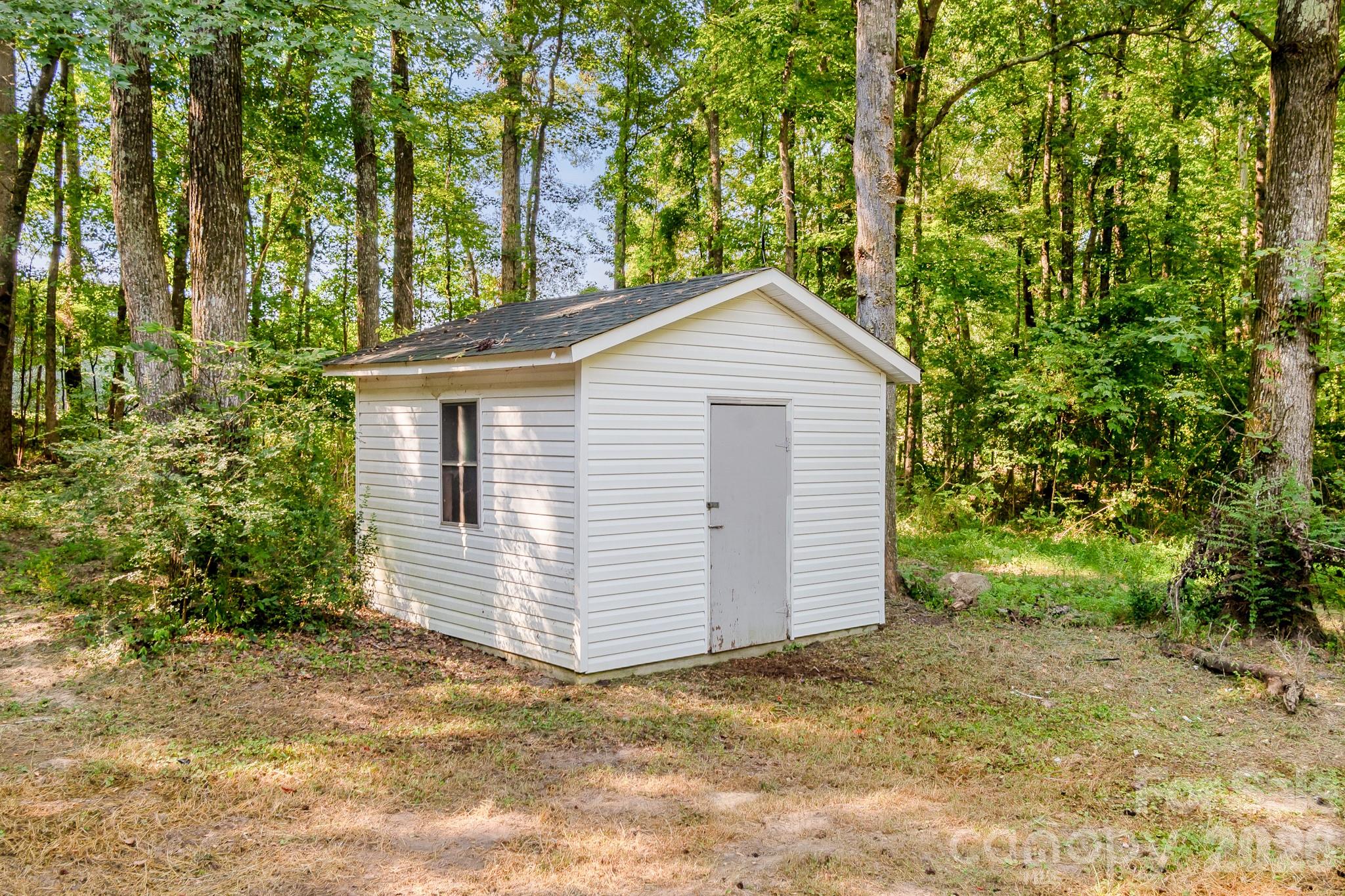 2177 Thornwell Road — Lancaster