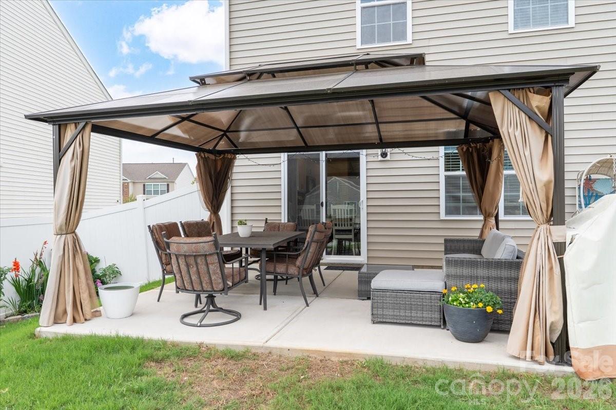 8022 Rowling Drive — Charlotte