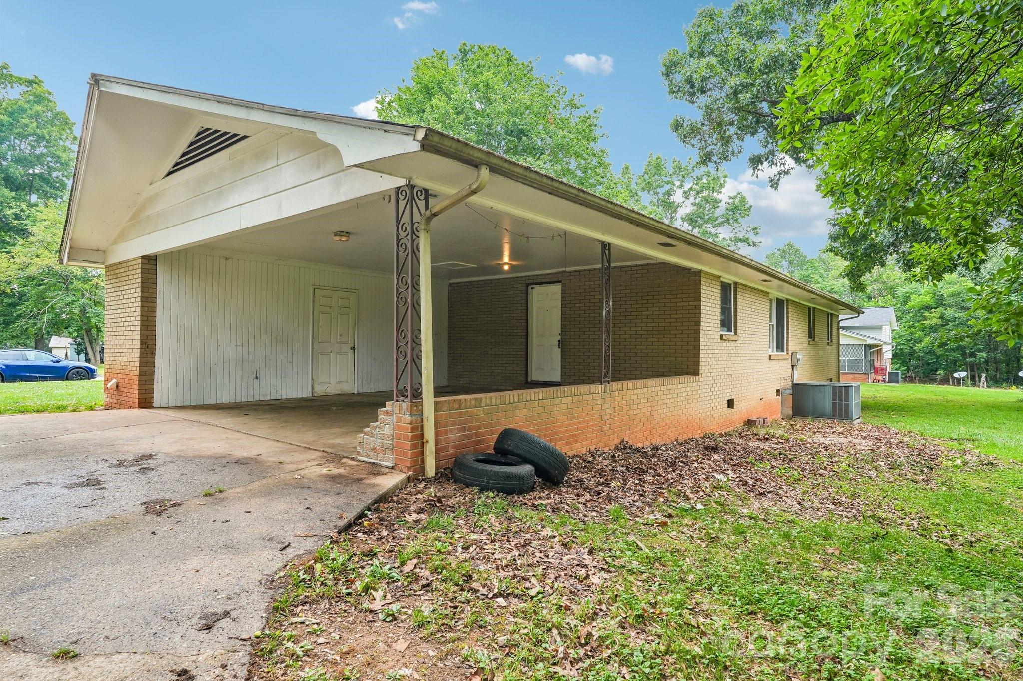 2130 23rd Street Place NE — Hickory