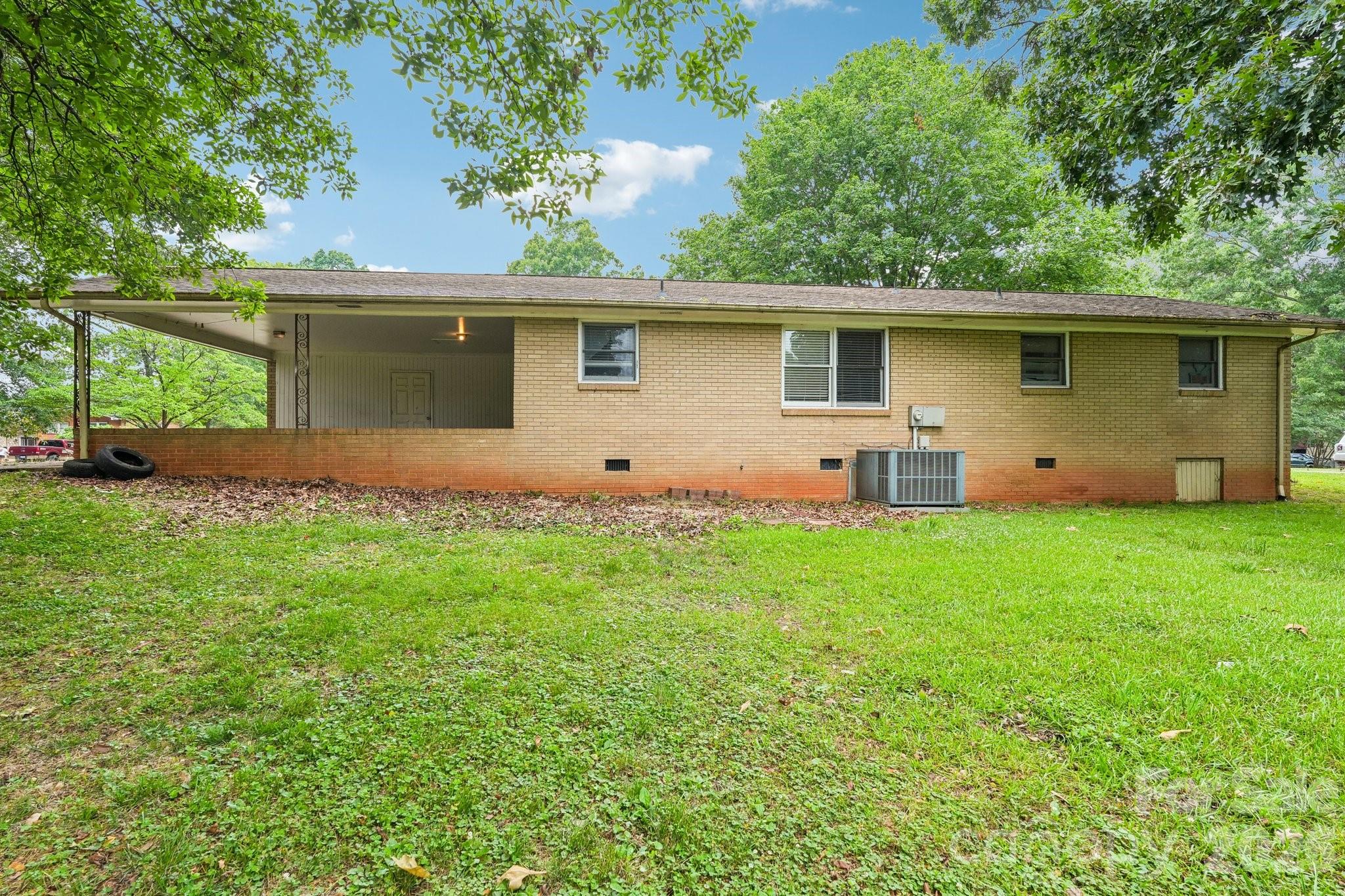 2130 23rd Street Place NE — Hickory