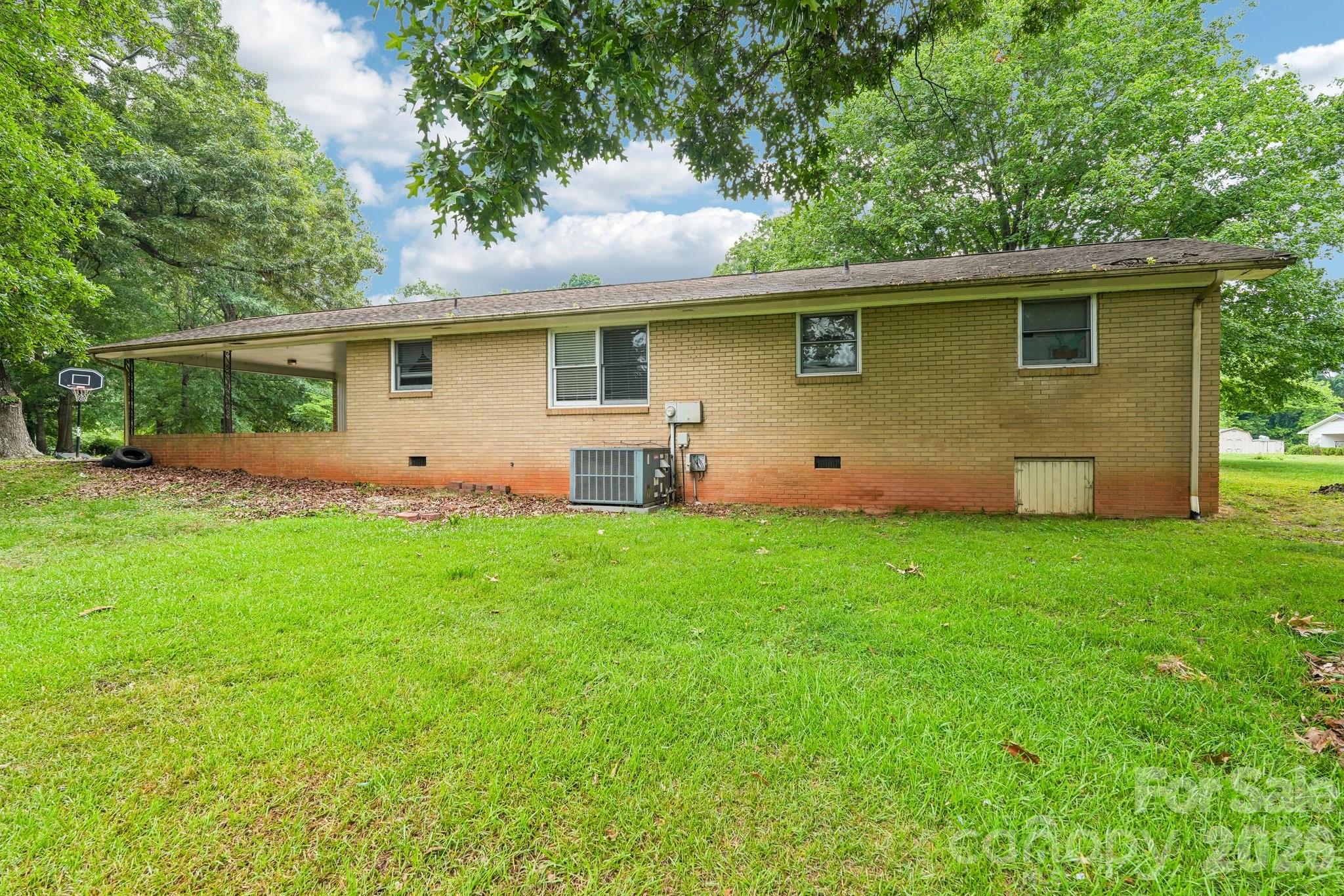 2130 23rd Street Place NE — Hickory