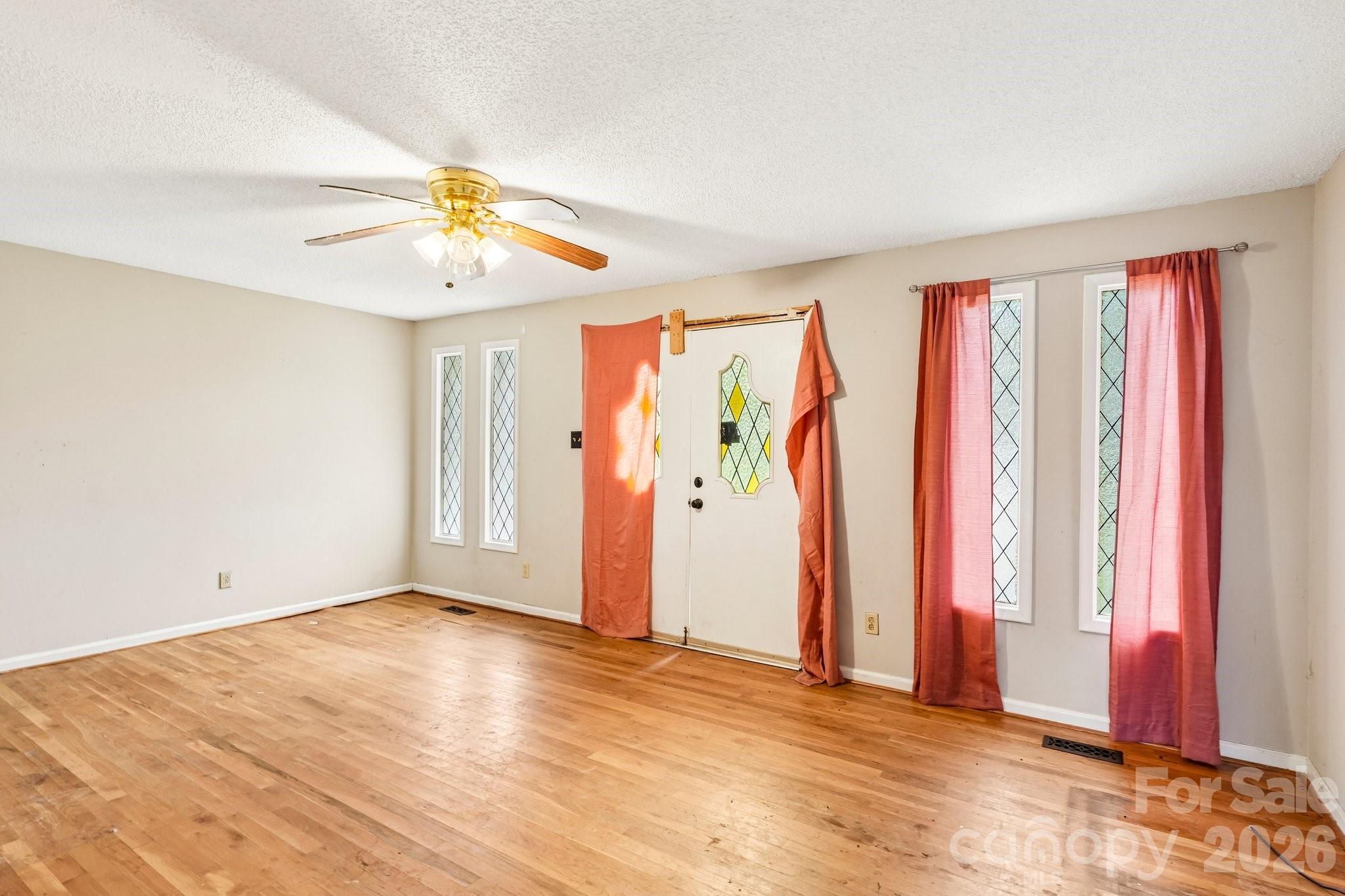 2130 23rd Street Place NE — Hickory