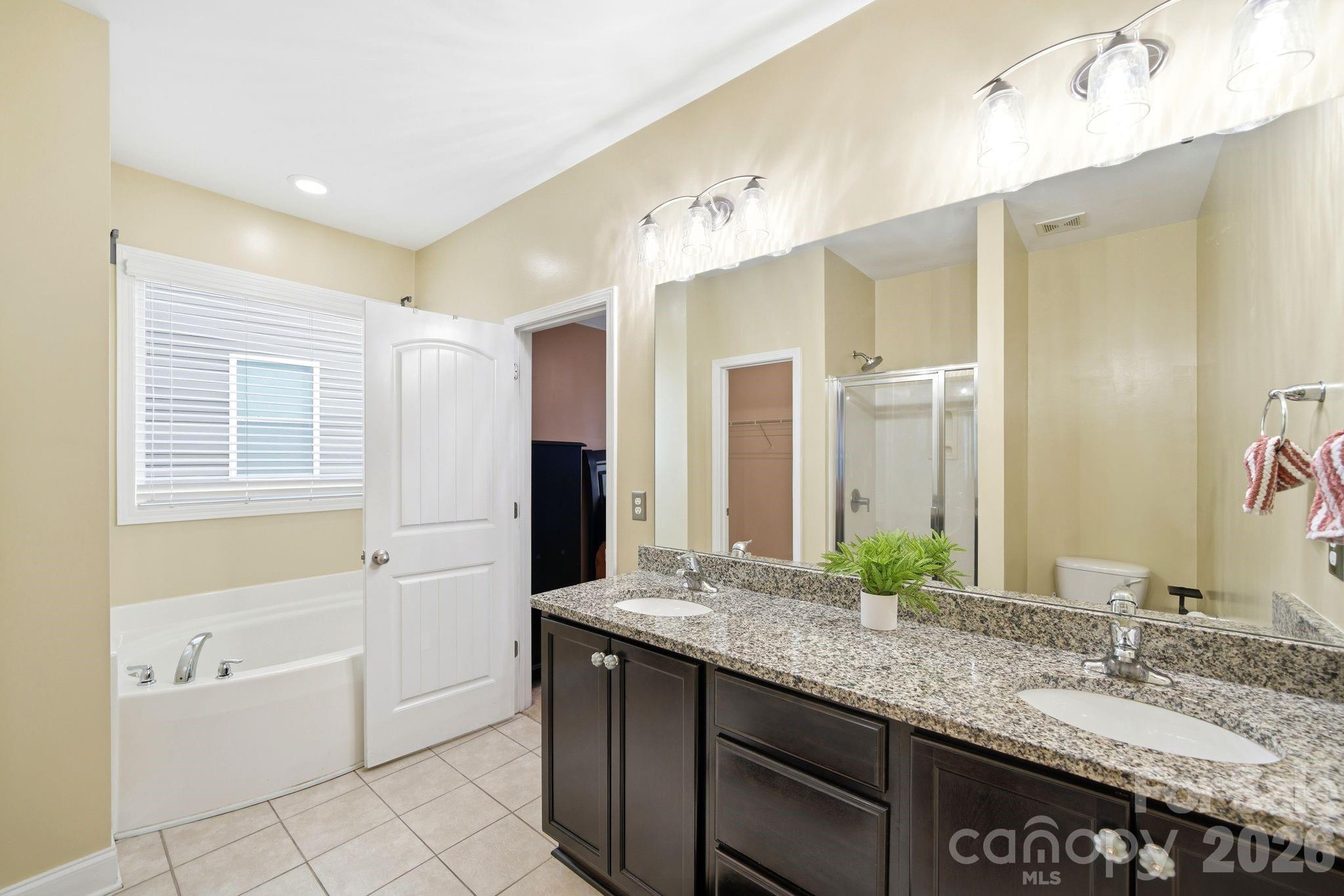423 Knothole Lane — Charlotte