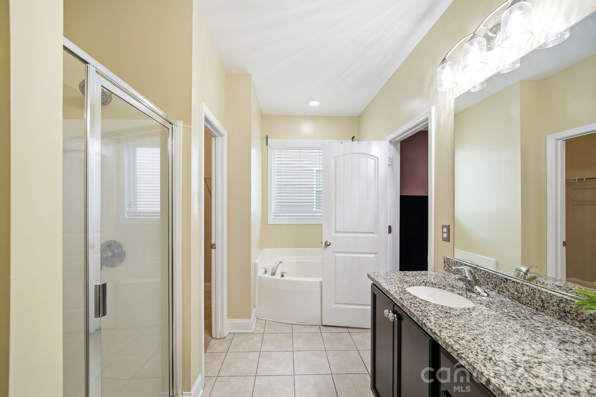 423 Knothole Lane — Charlotte