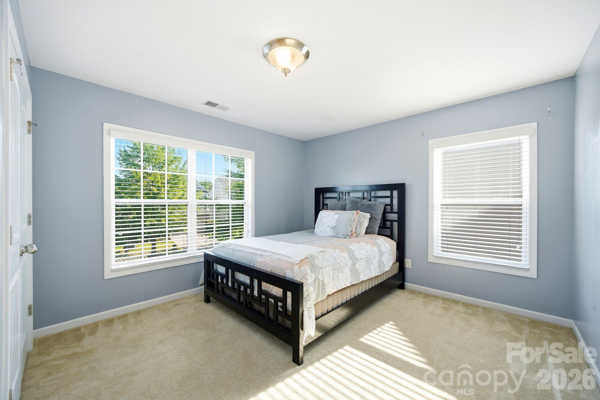 423 Knothole Lane — Charlotte
