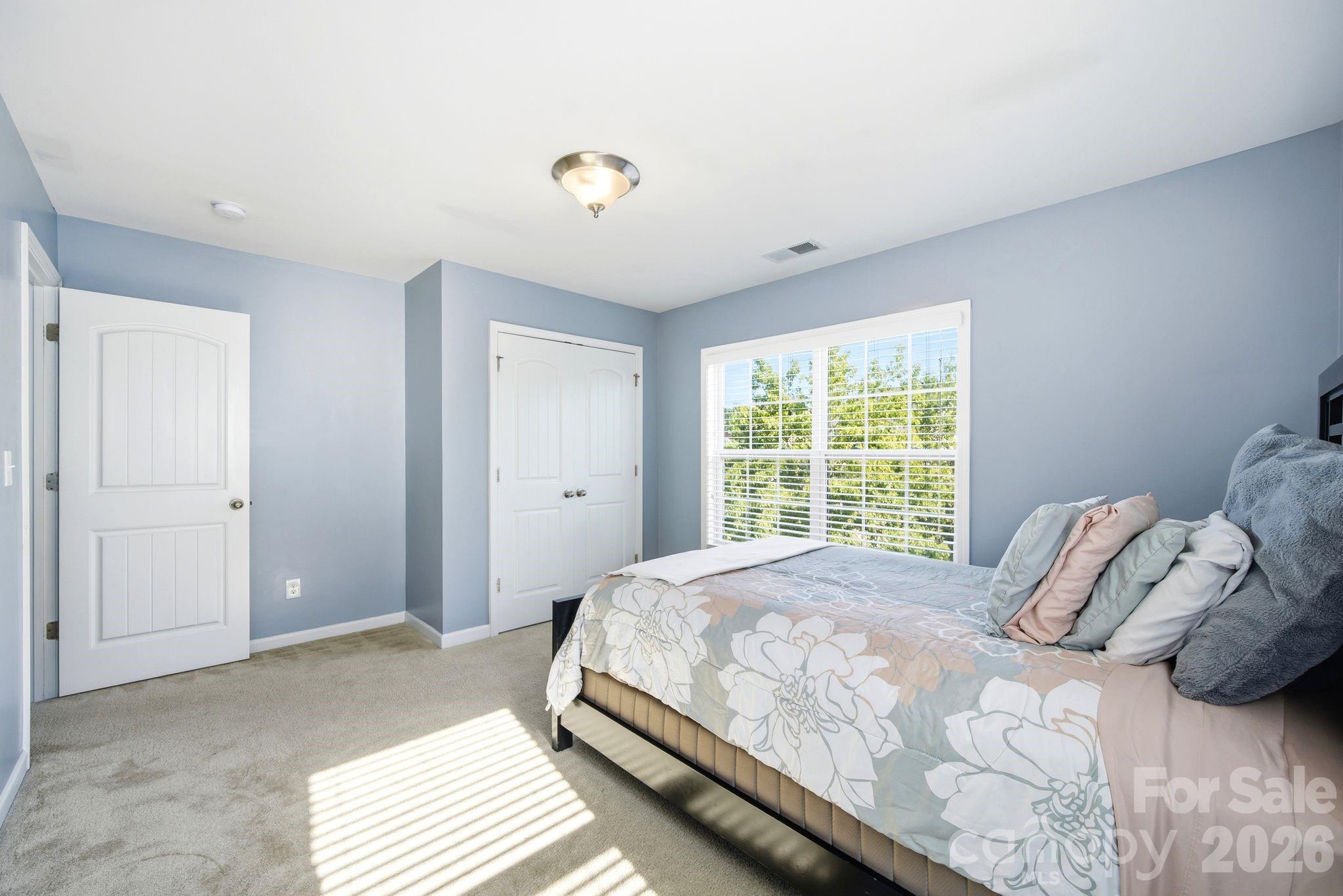 423 Knothole Lane — Charlotte