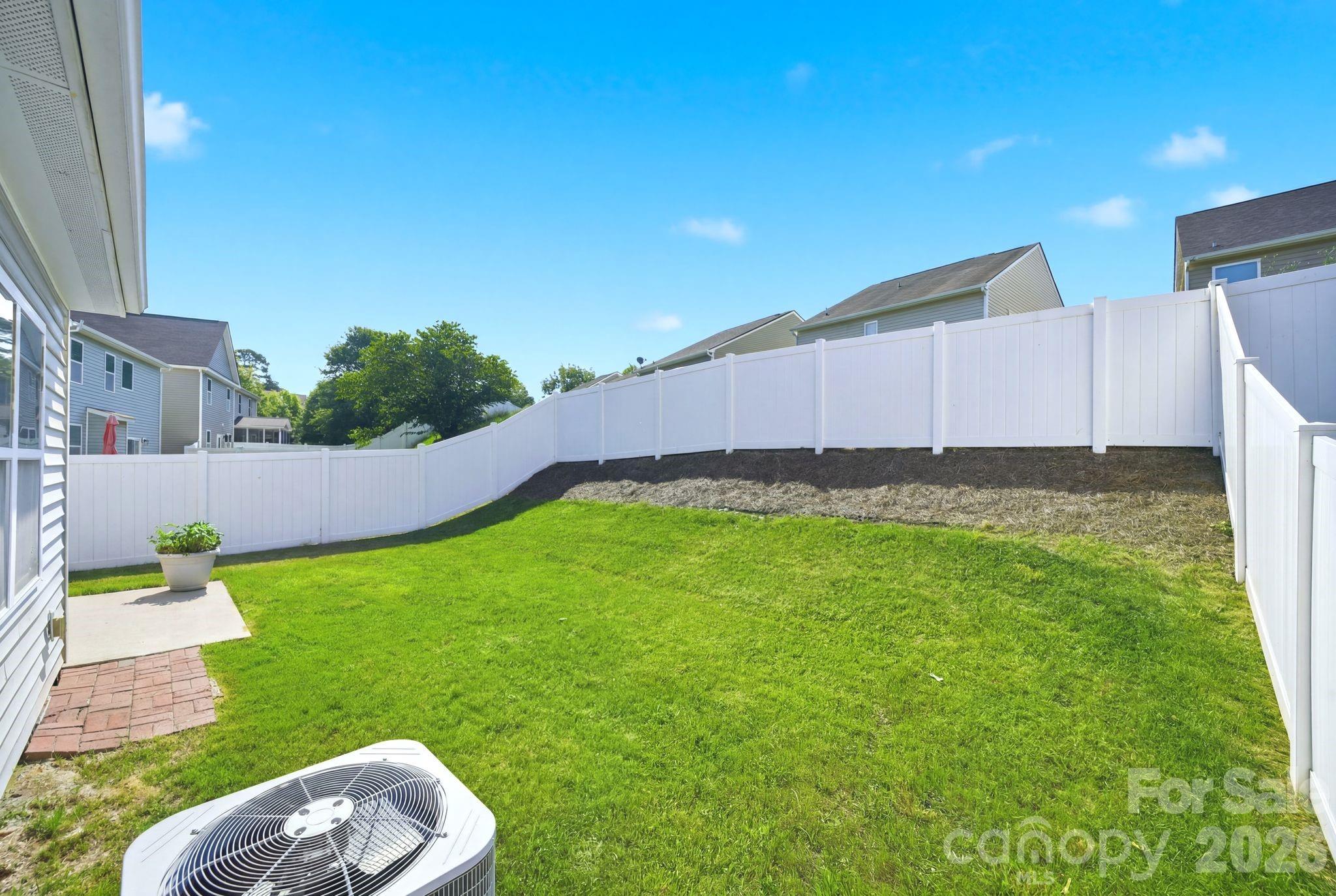 423 Knothole Lane — Charlotte