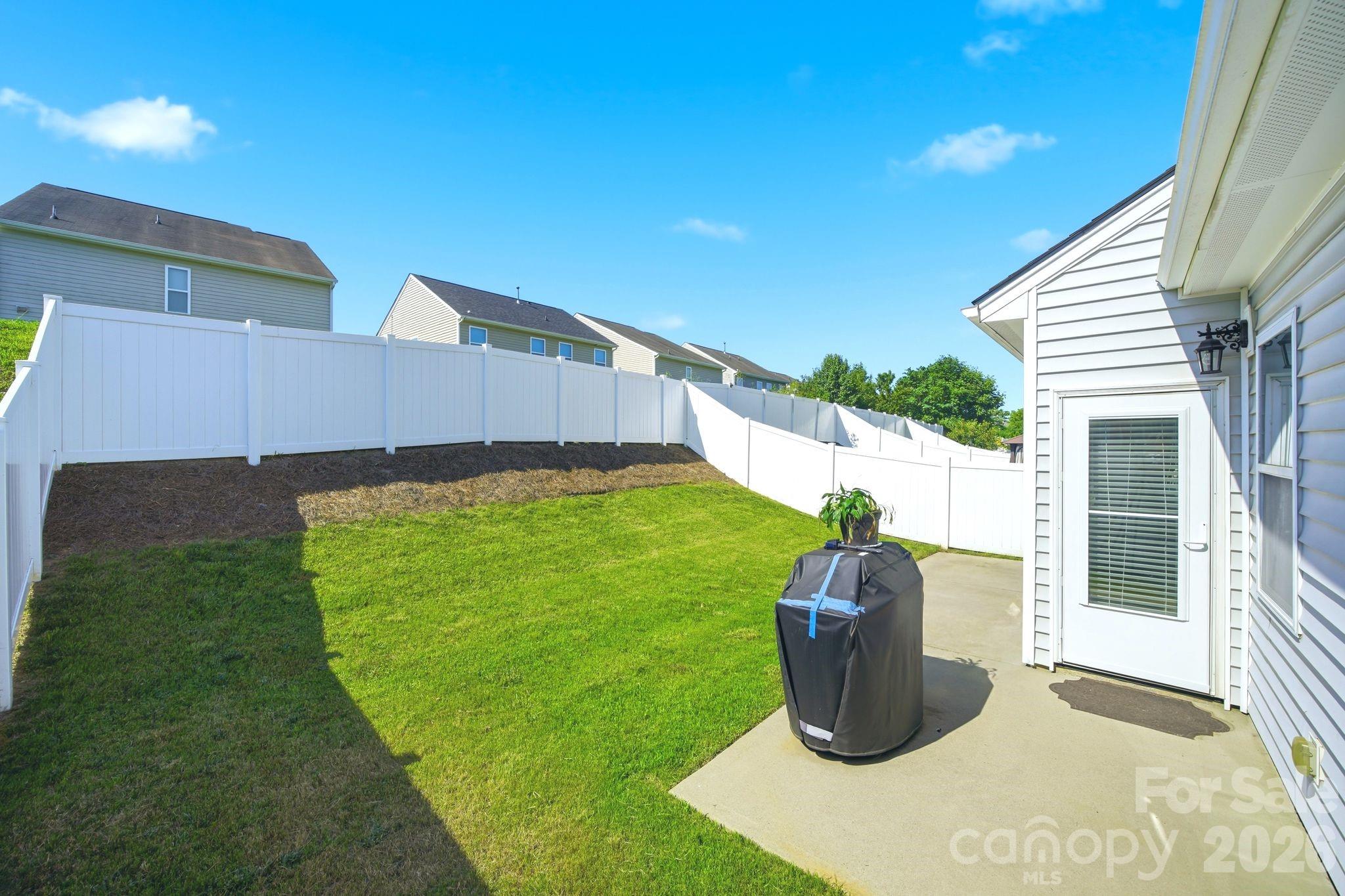 423 Knothole Lane — Charlotte