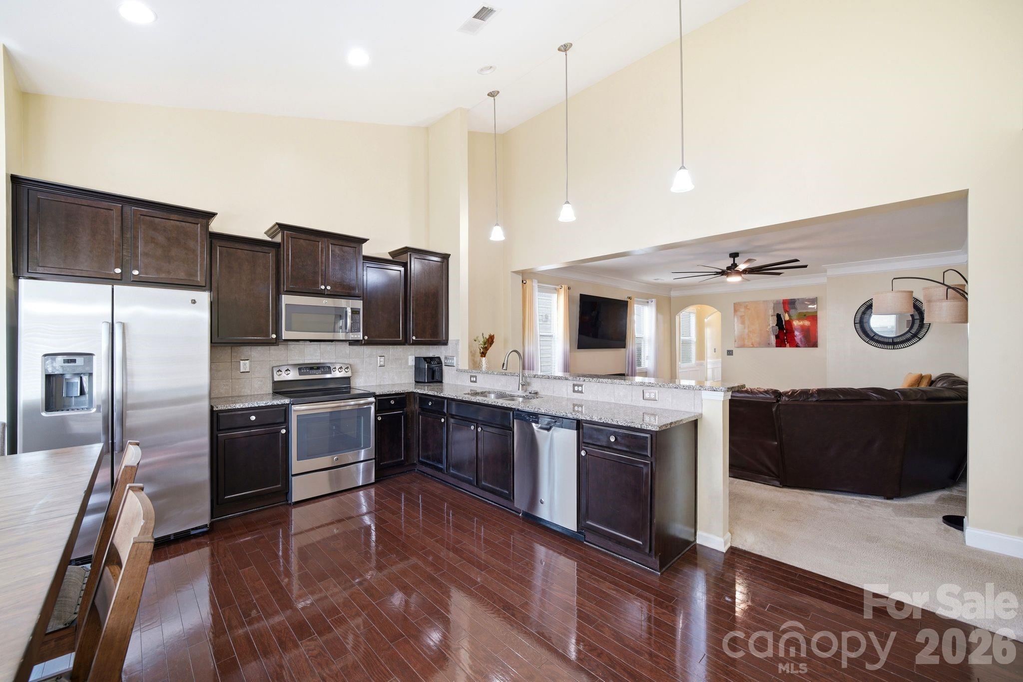 423 Knothole Lane — Charlotte
