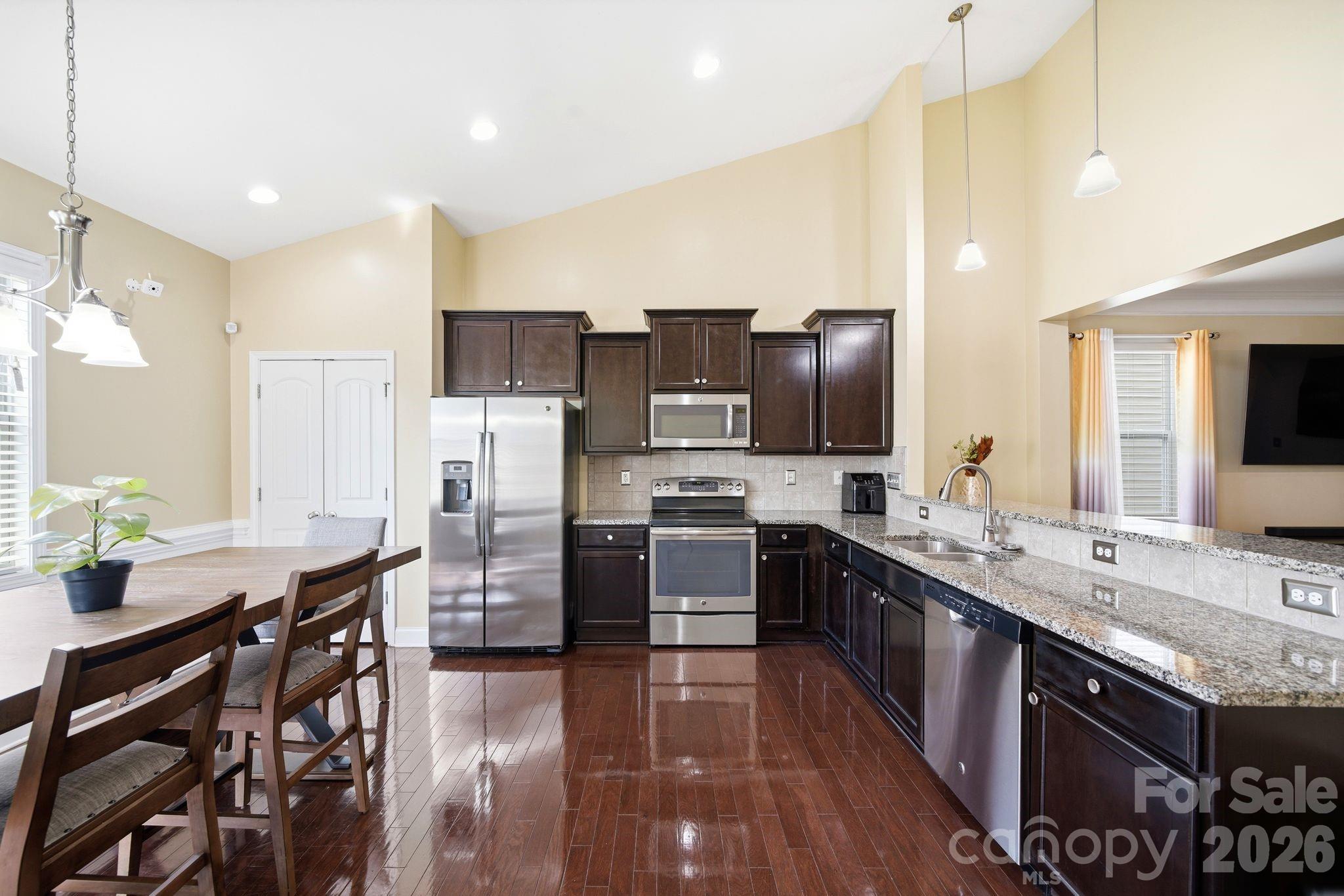 423 Knothole Lane — Charlotte