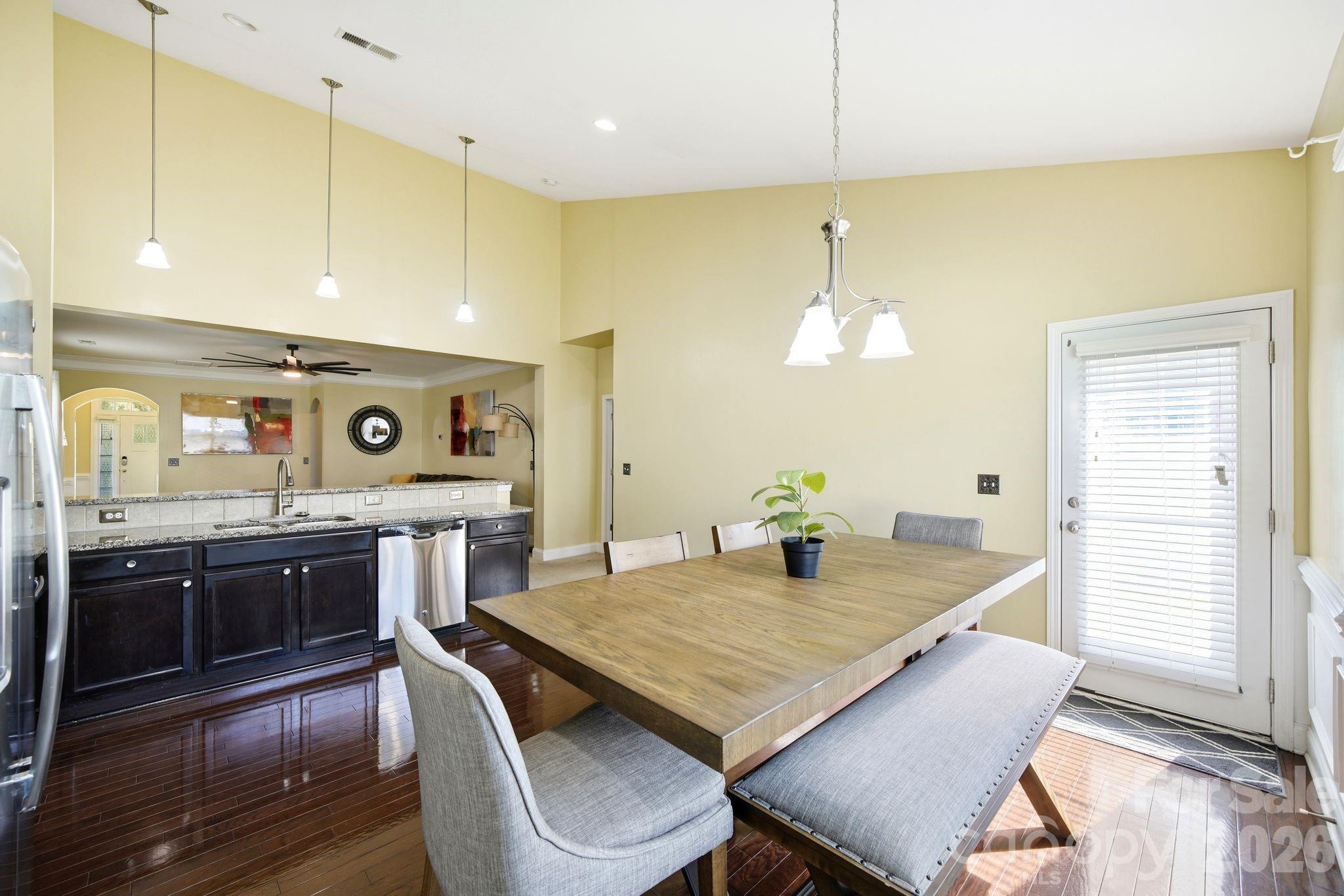 423 Knothole Lane — Charlotte