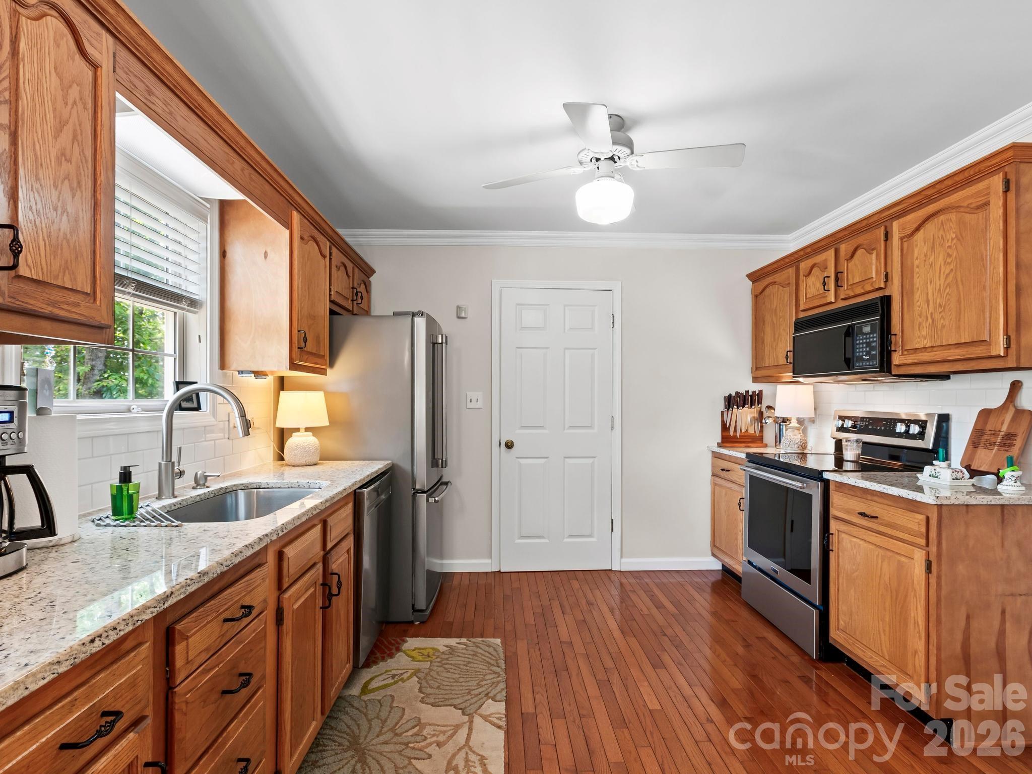 302 Shadecrest Lane — Mills River