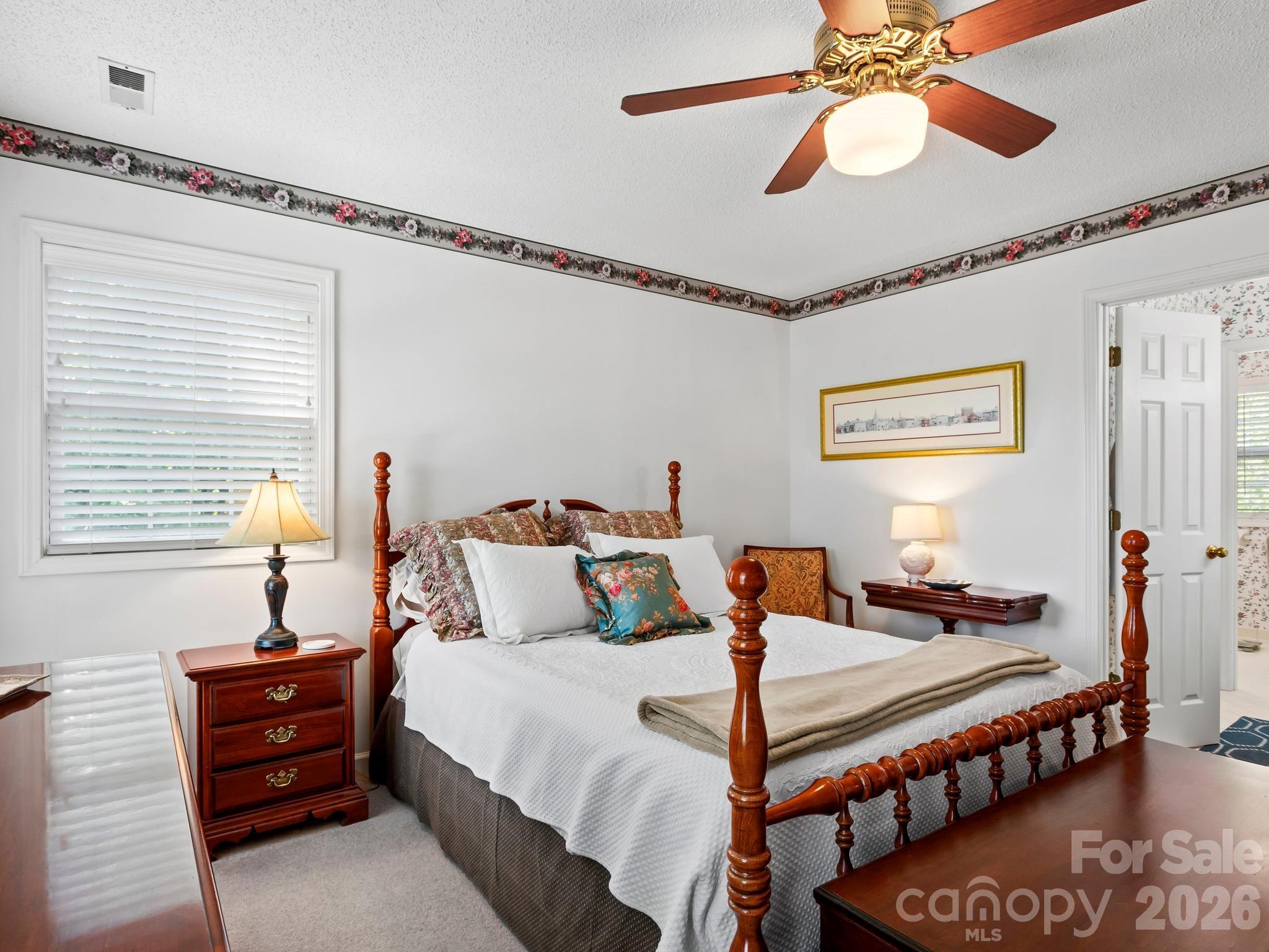 302 Shadecrest Lane — Mills River