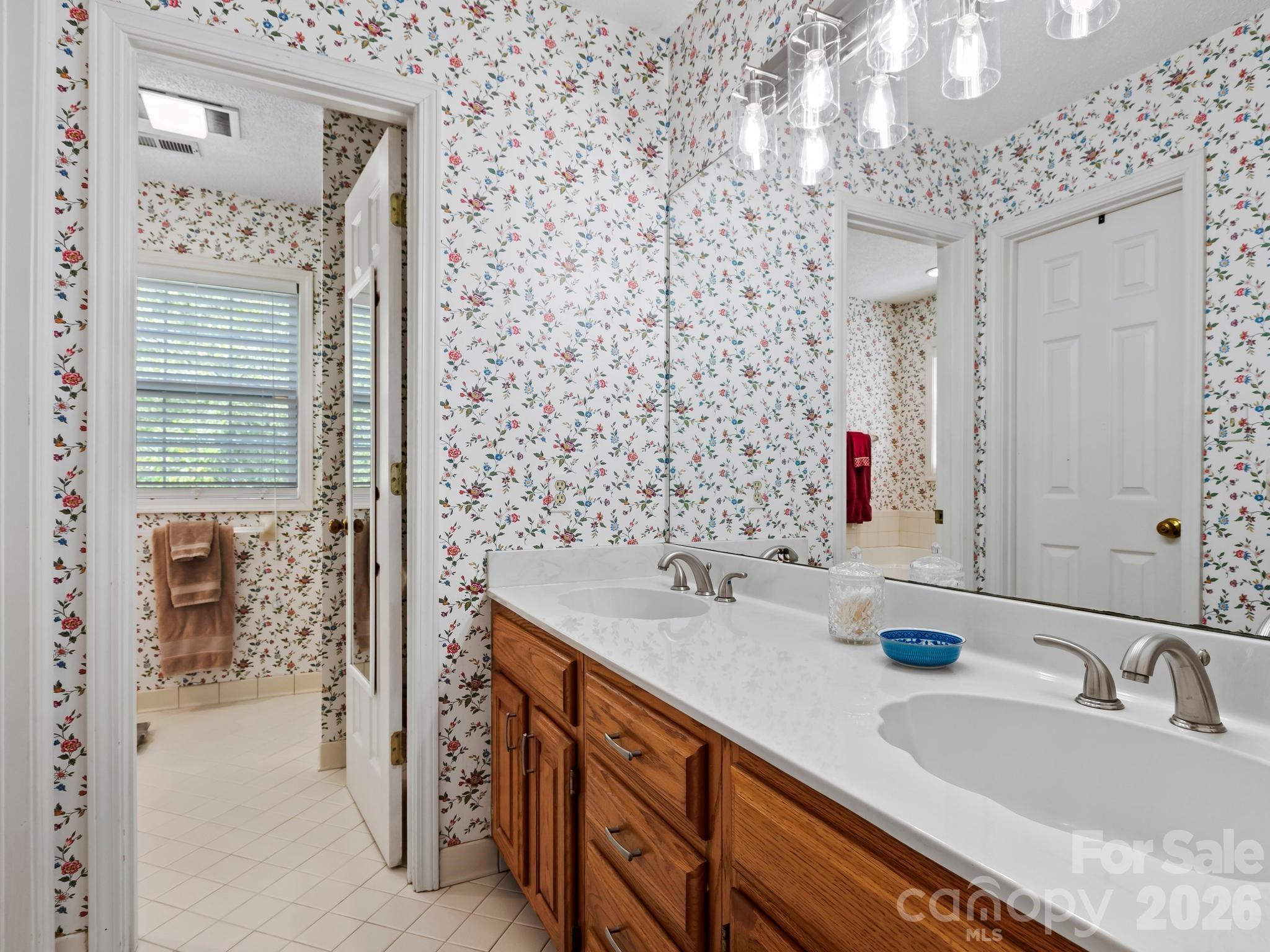 302 Shadecrest Lane — Mills River