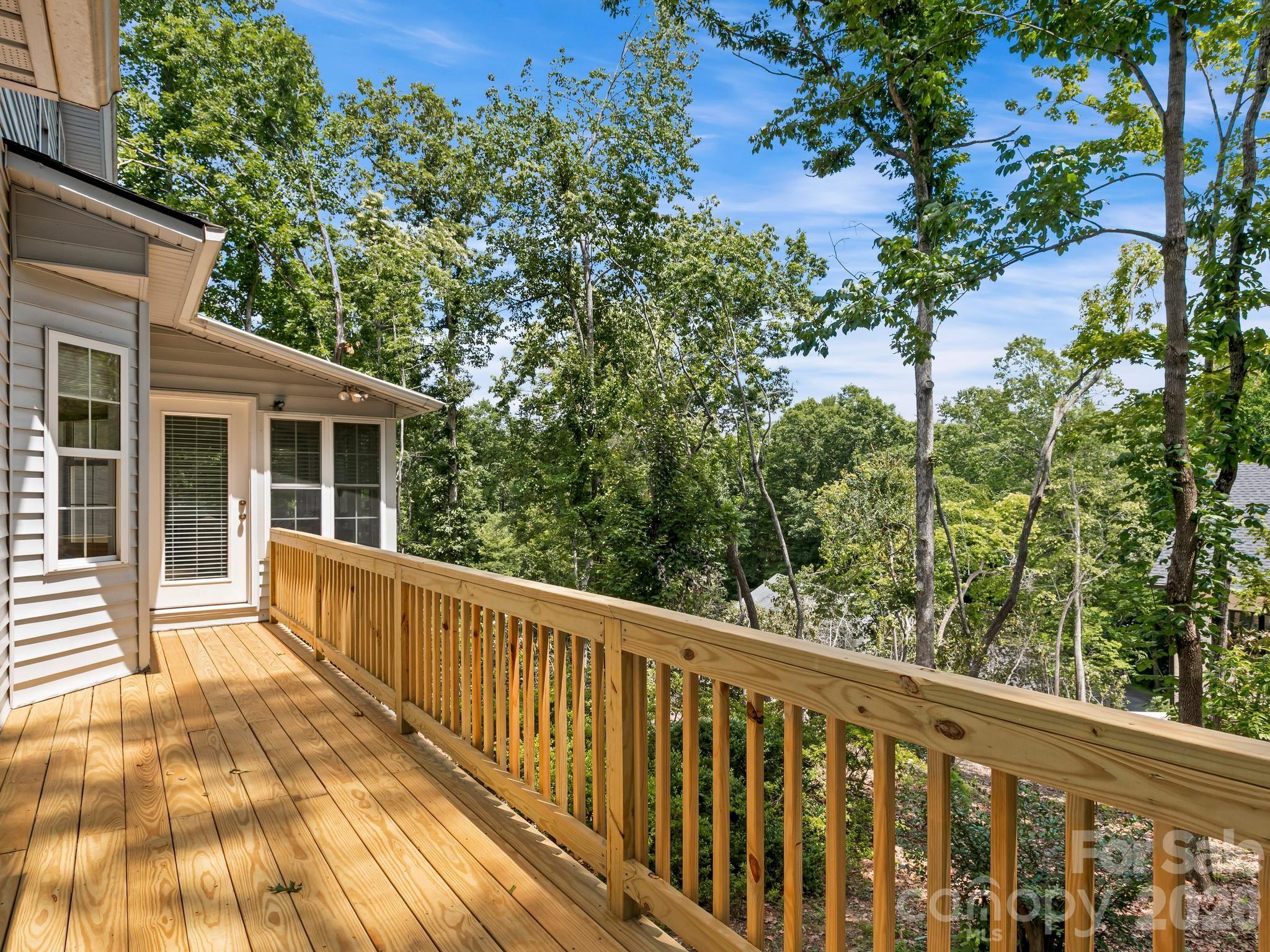 302 Shadecrest Lane — Mills River