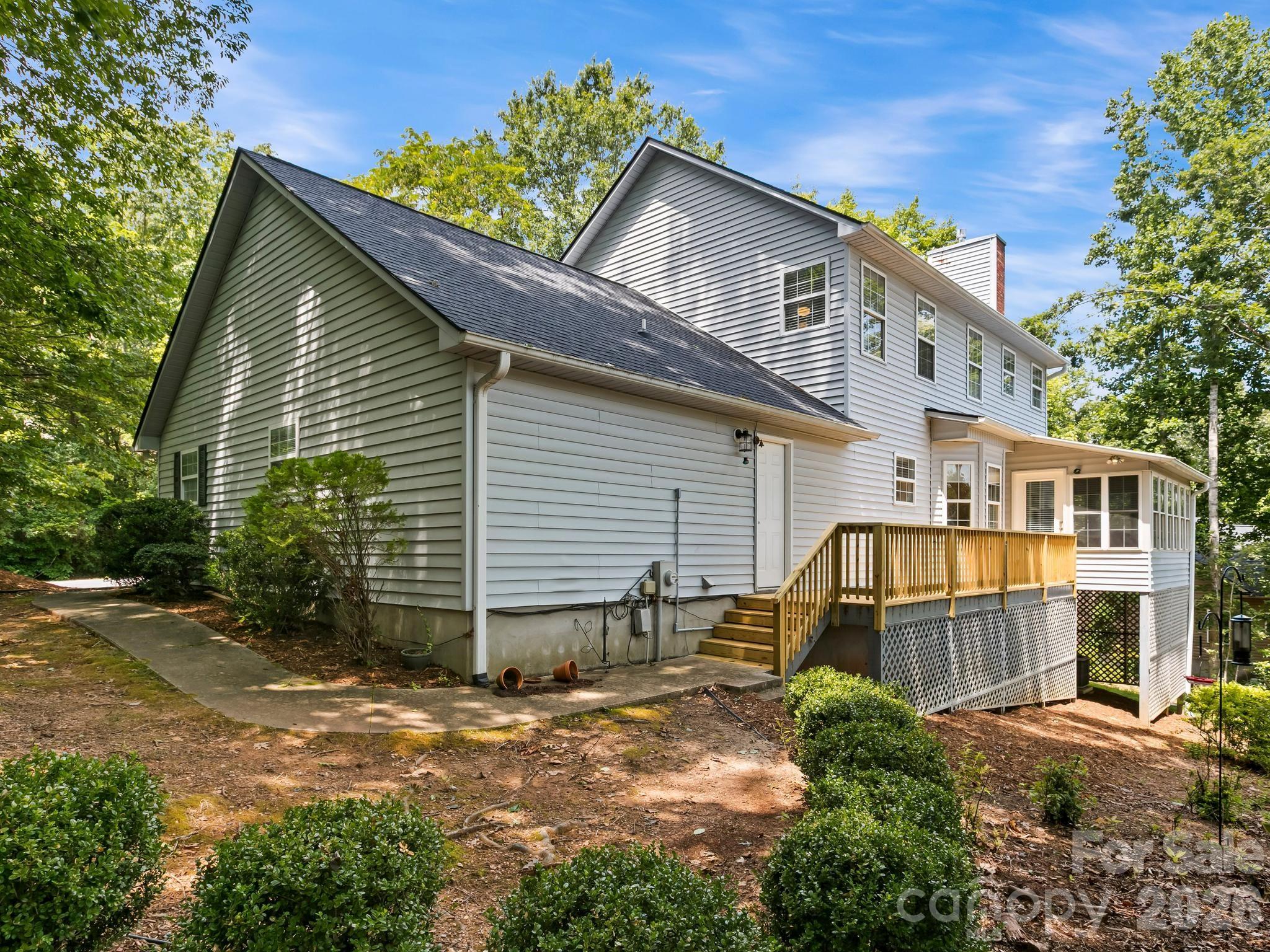 302 Shadecrest Lane — Mills River