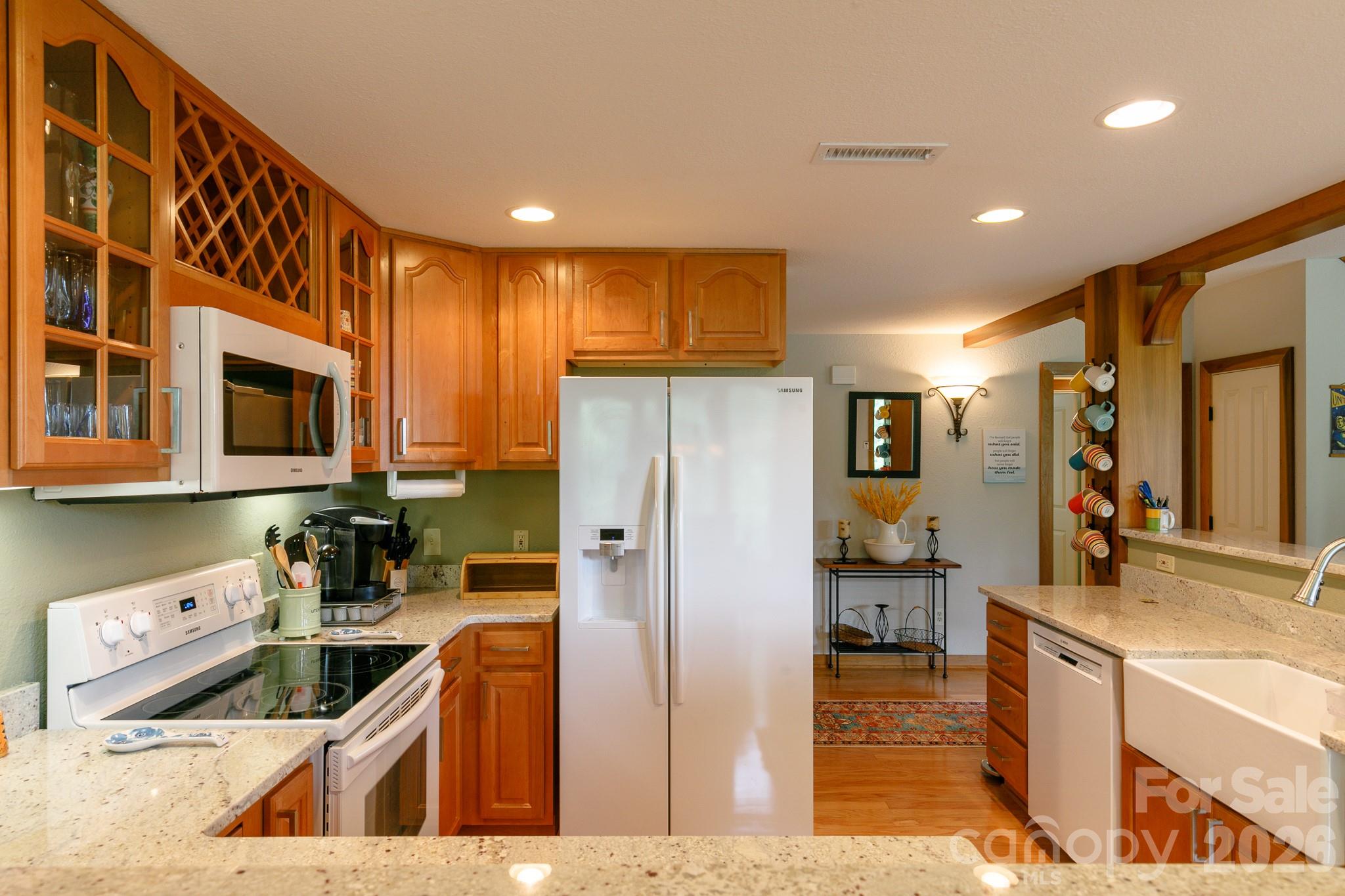 222 Creekside Way #D/301 — Burnsville