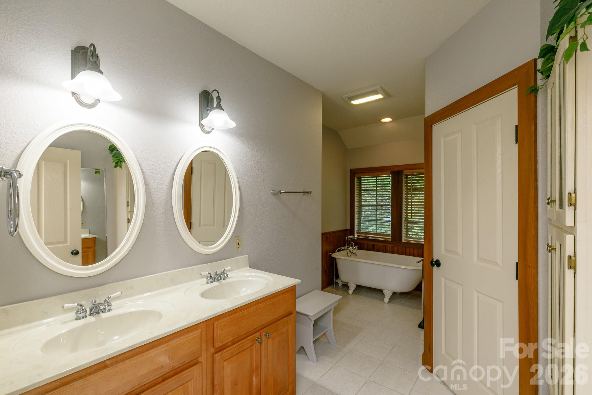 222 Creekside Way #D/301 — Burnsville