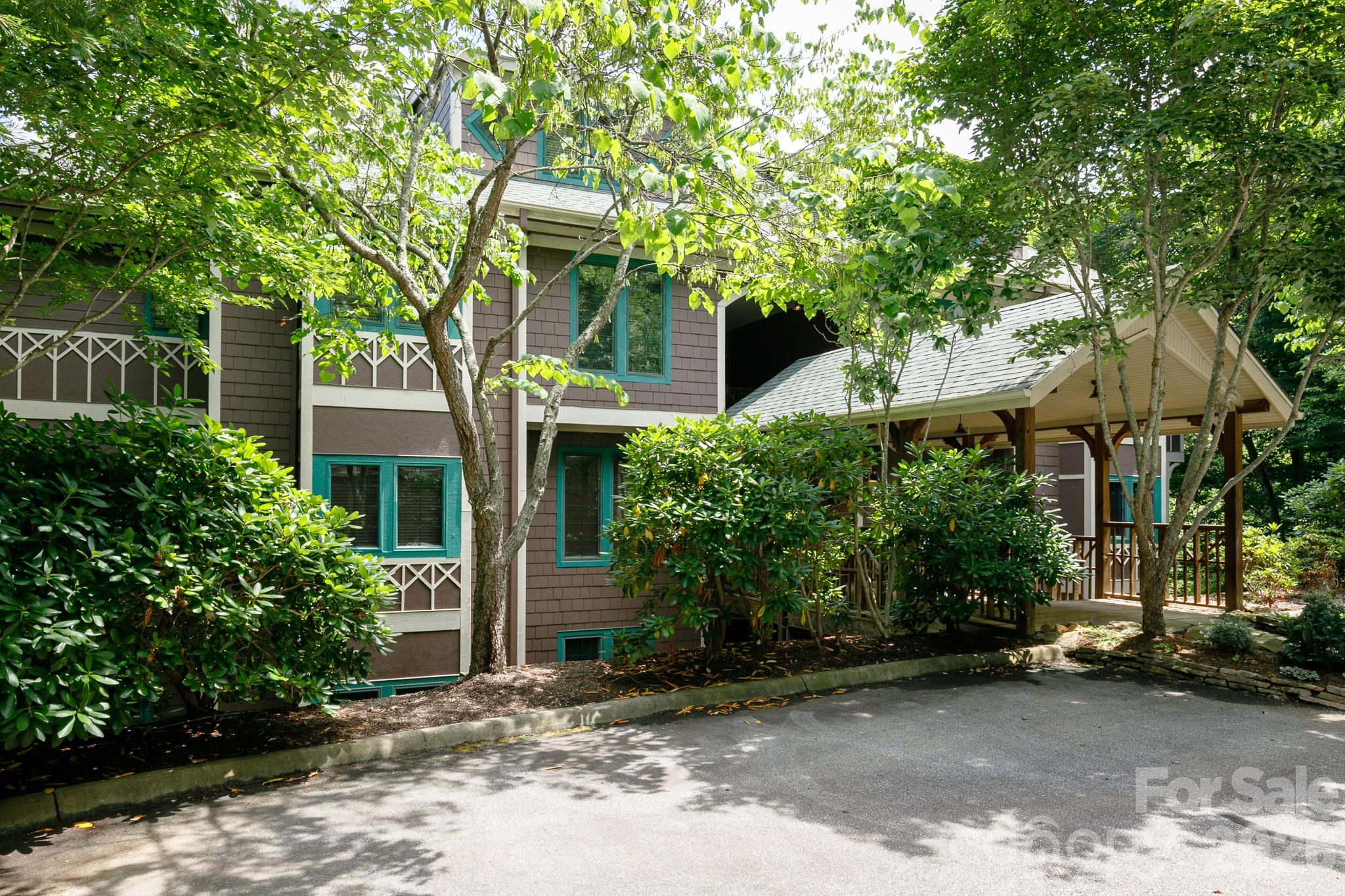 222 Creekside Way #D/301 — Burnsville