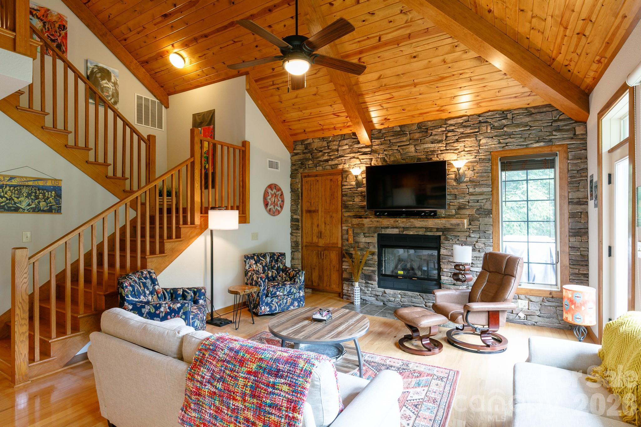 222 Creekside Way #D/301 — Burnsville