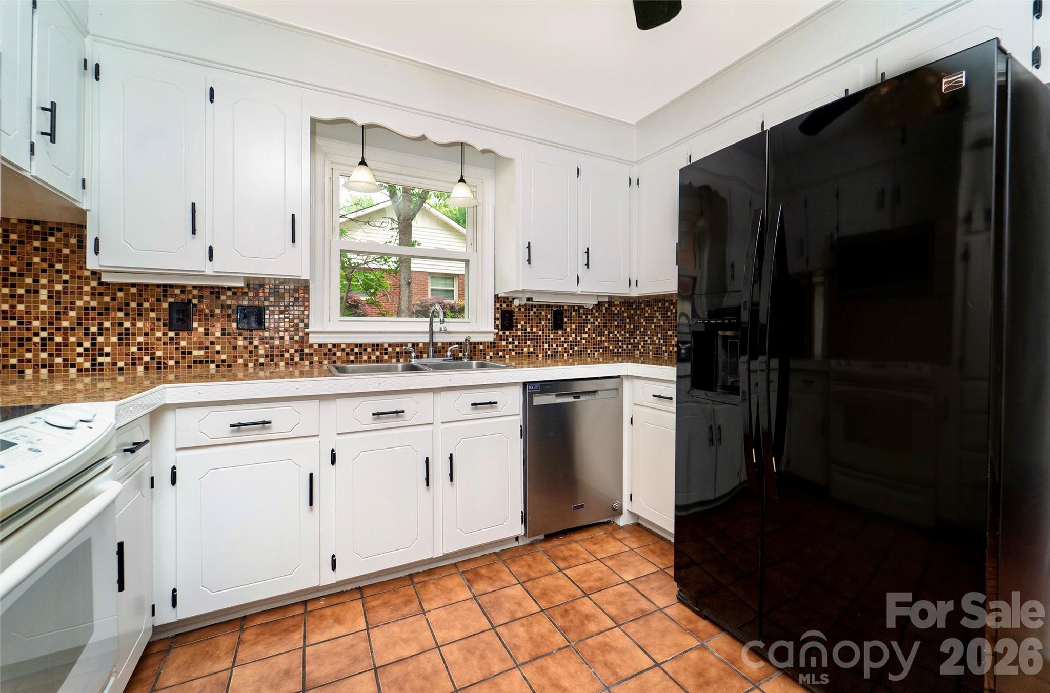 1025 S Magnolia Street — Mooresville