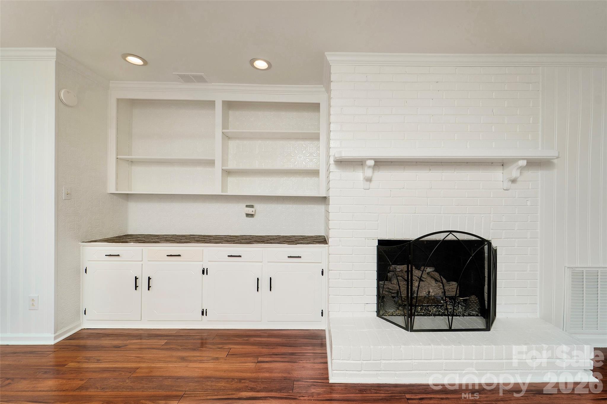 1025 S Magnolia Street — Mooresville