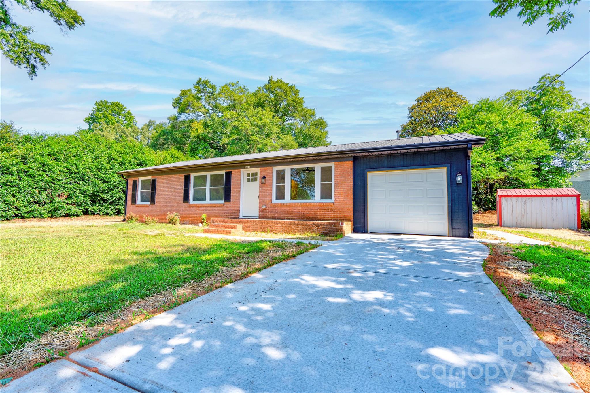 2994 Lutz Boulevard — Newton