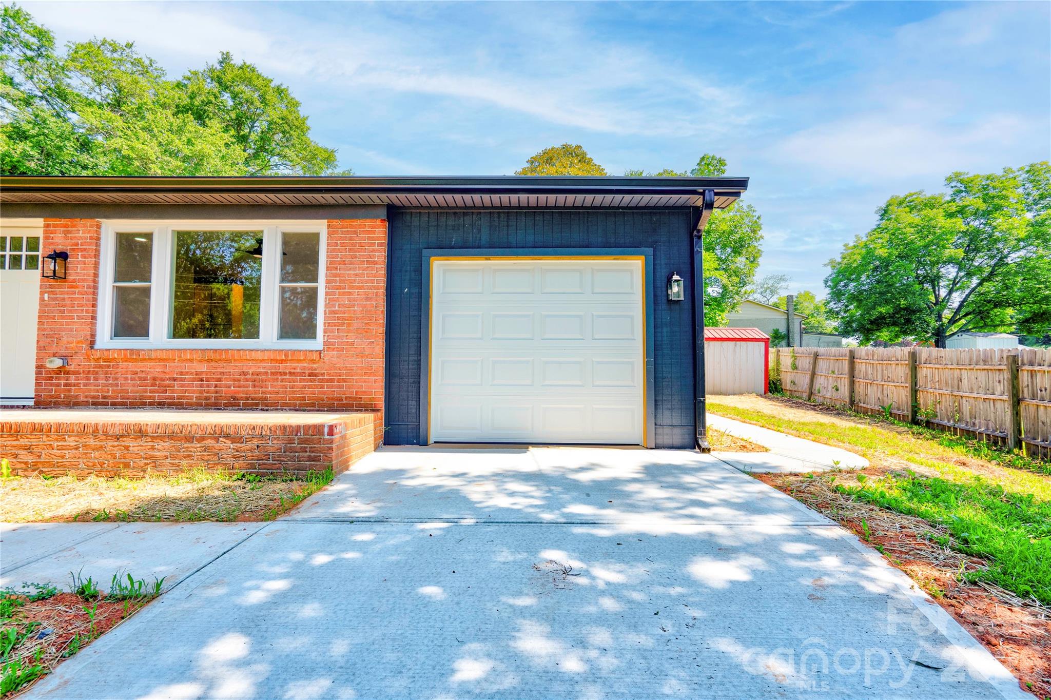 2994 Lutz Boulevard — Newton