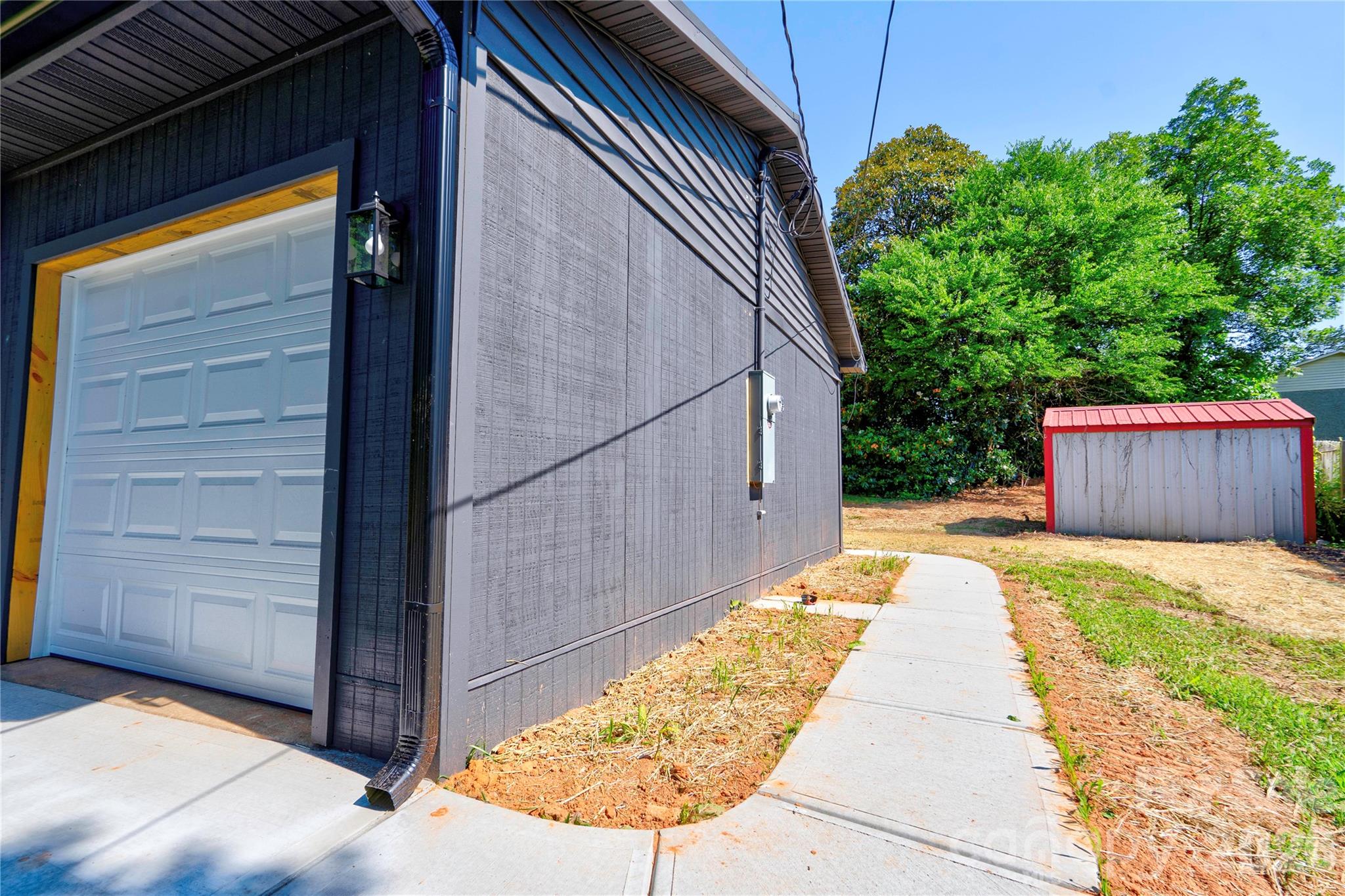 2994 Lutz Boulevard — Newton