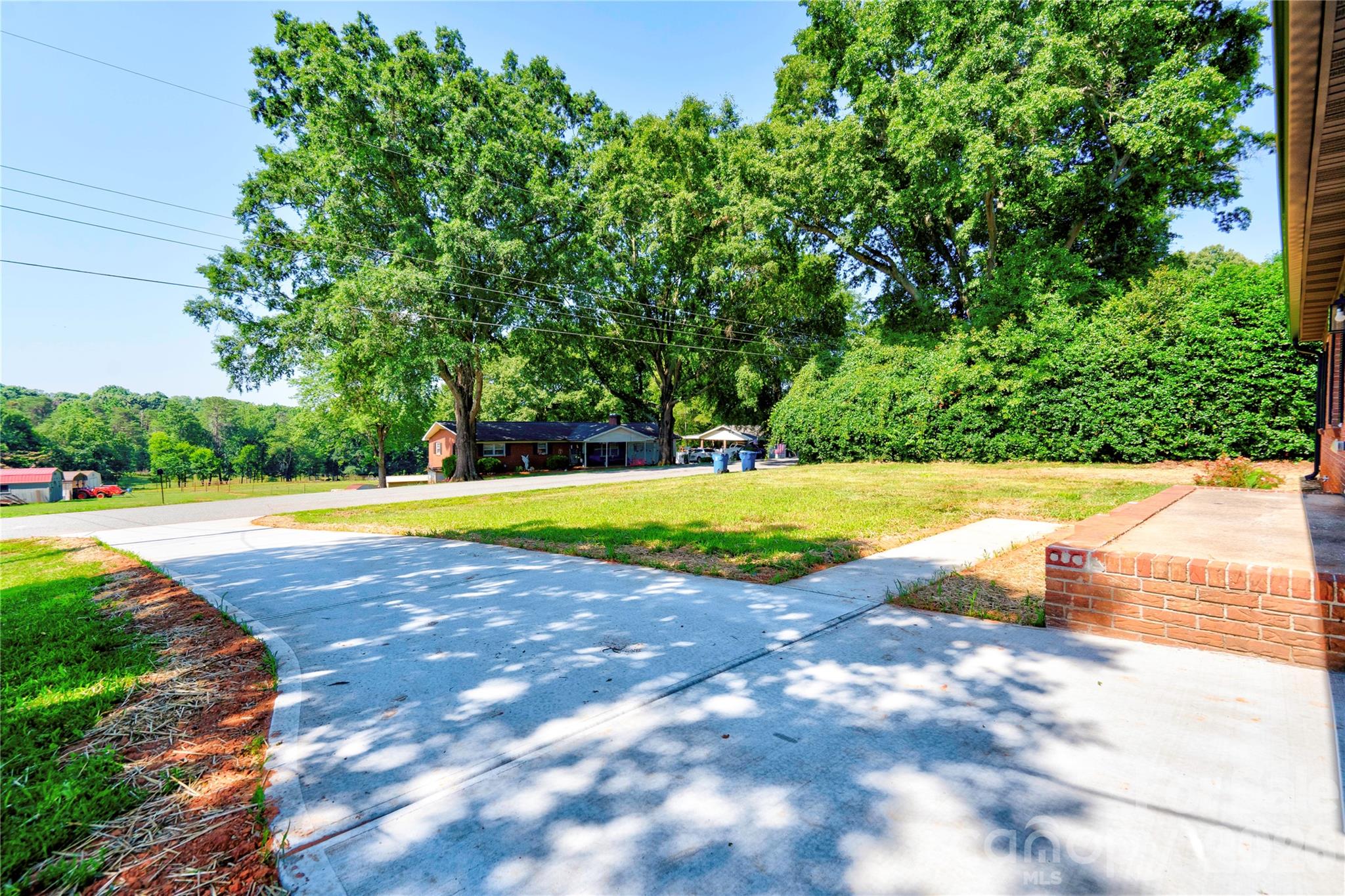 2994 Lutz Boulevard — Newton