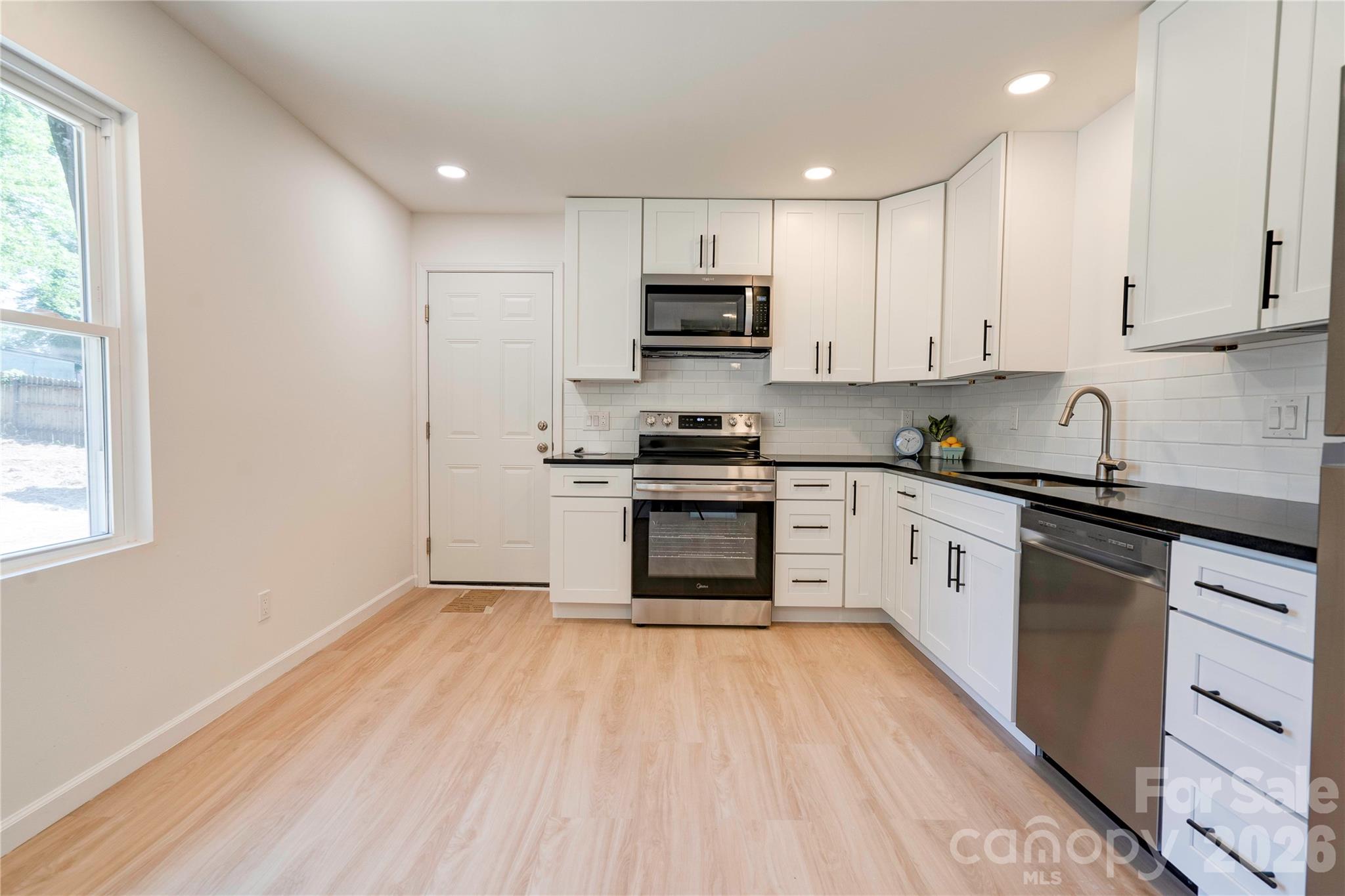2994 Lutz Boulevard — Newton