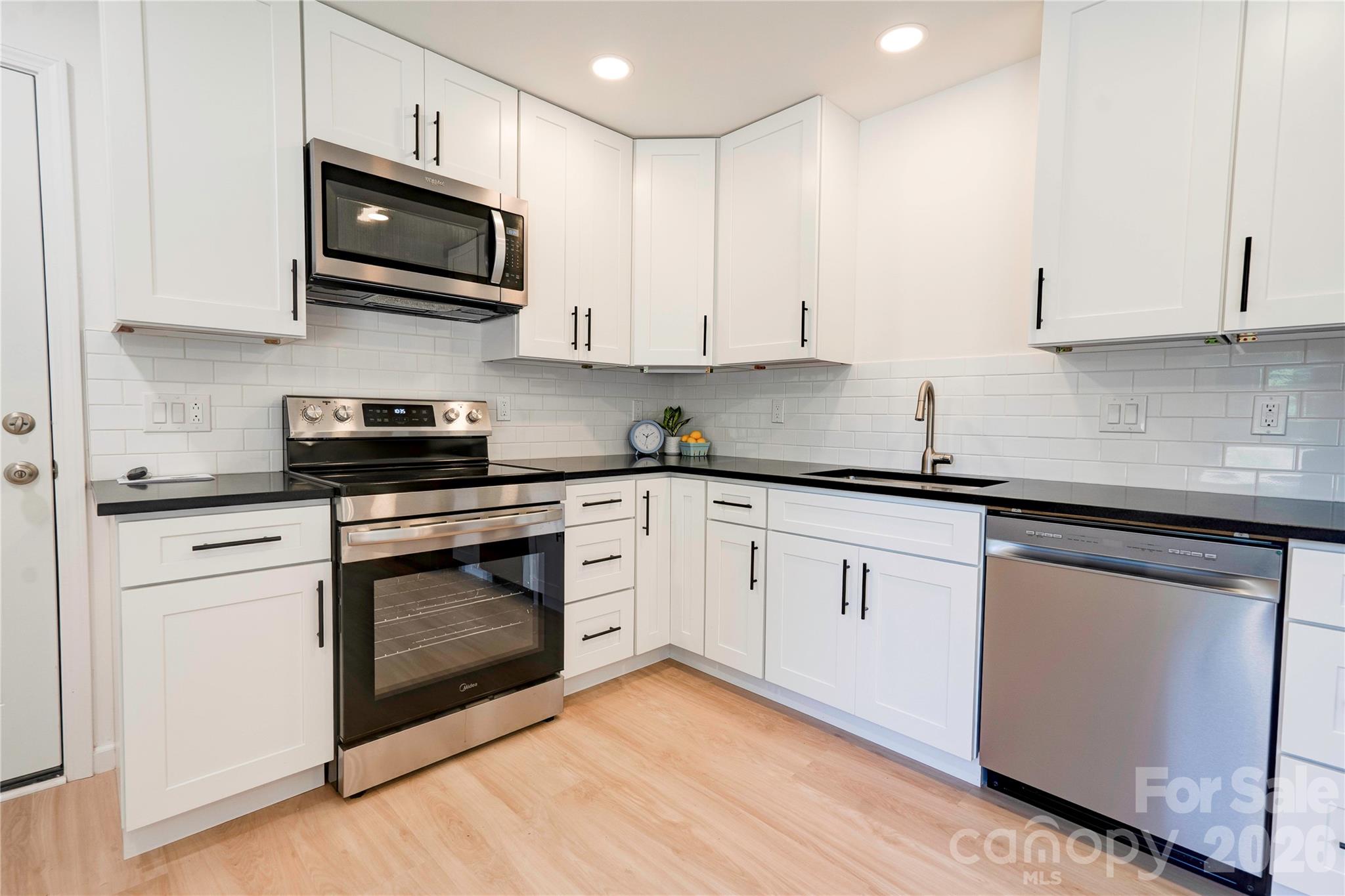 2994 Lutz Boulevard — Newton