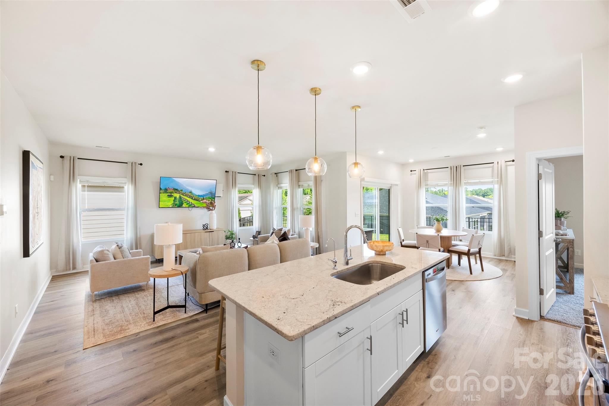 4522 Bright Road — Charlotte